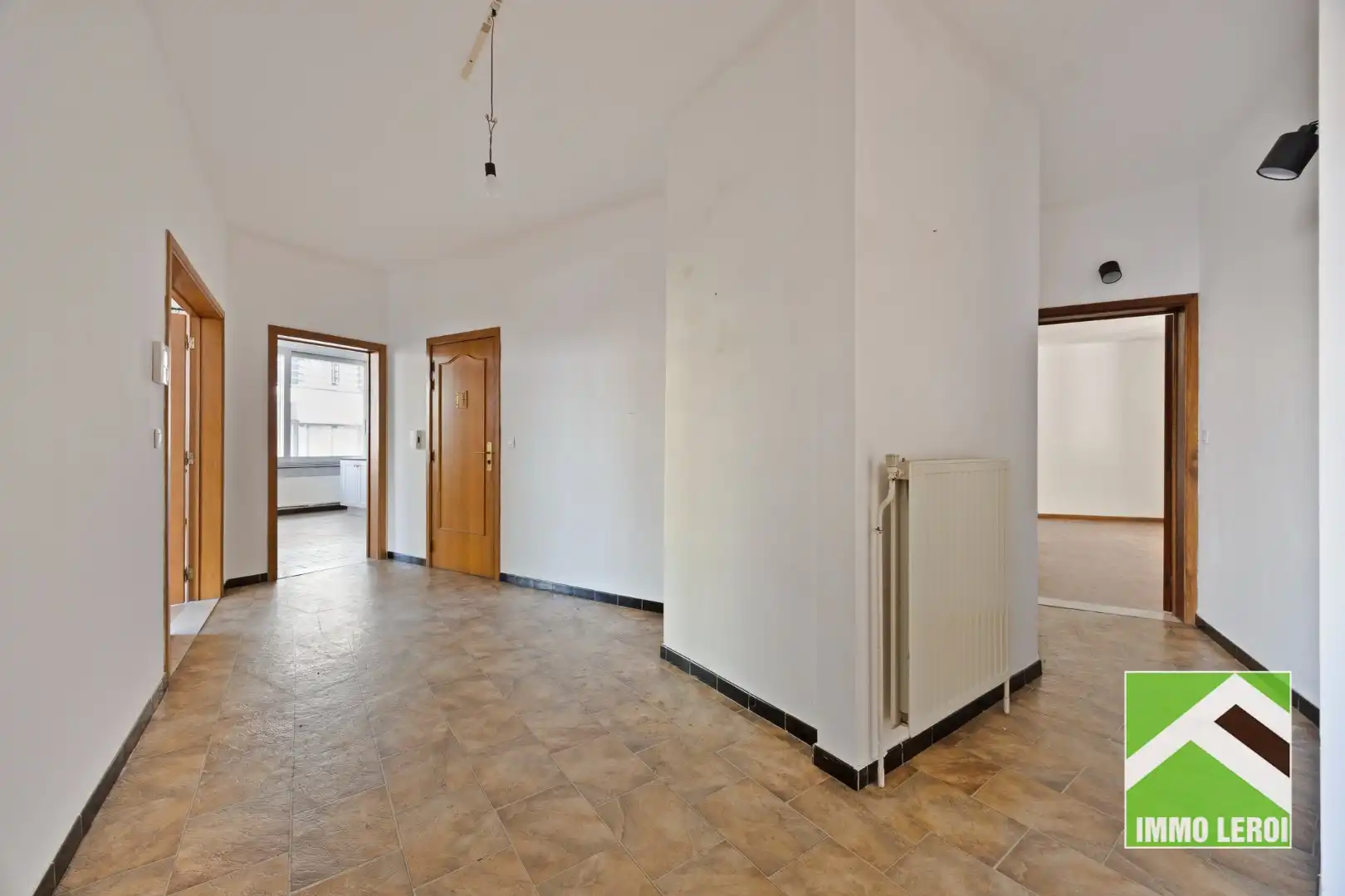 Zeer ruim gelijkvloers appartement met groot terras en tuin - centrum Tongeren foto 9