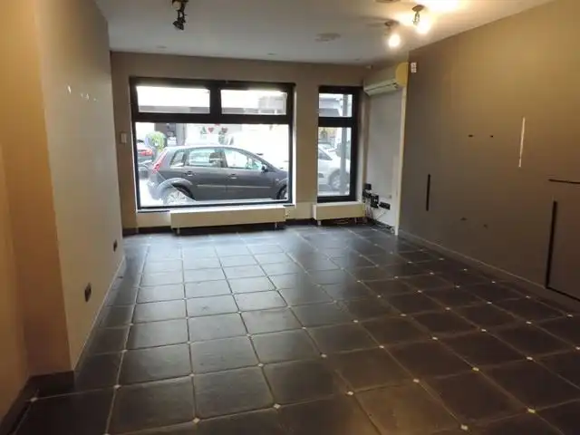 Knap handelspand met woonst in het centrum foto 4