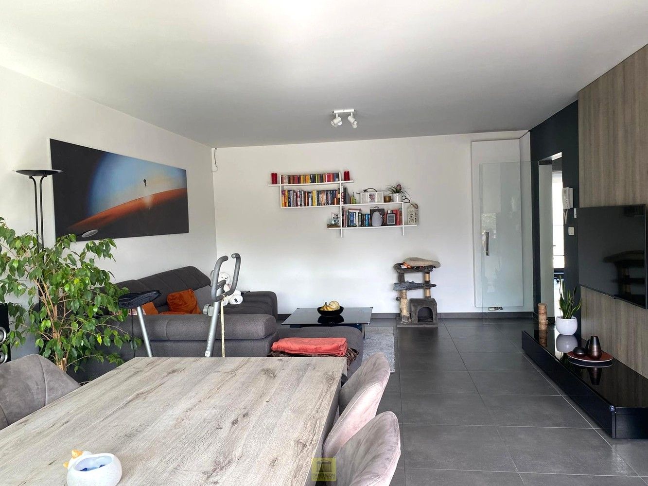 Modern en ruim appartement met groot aangenaam terras . foto 11