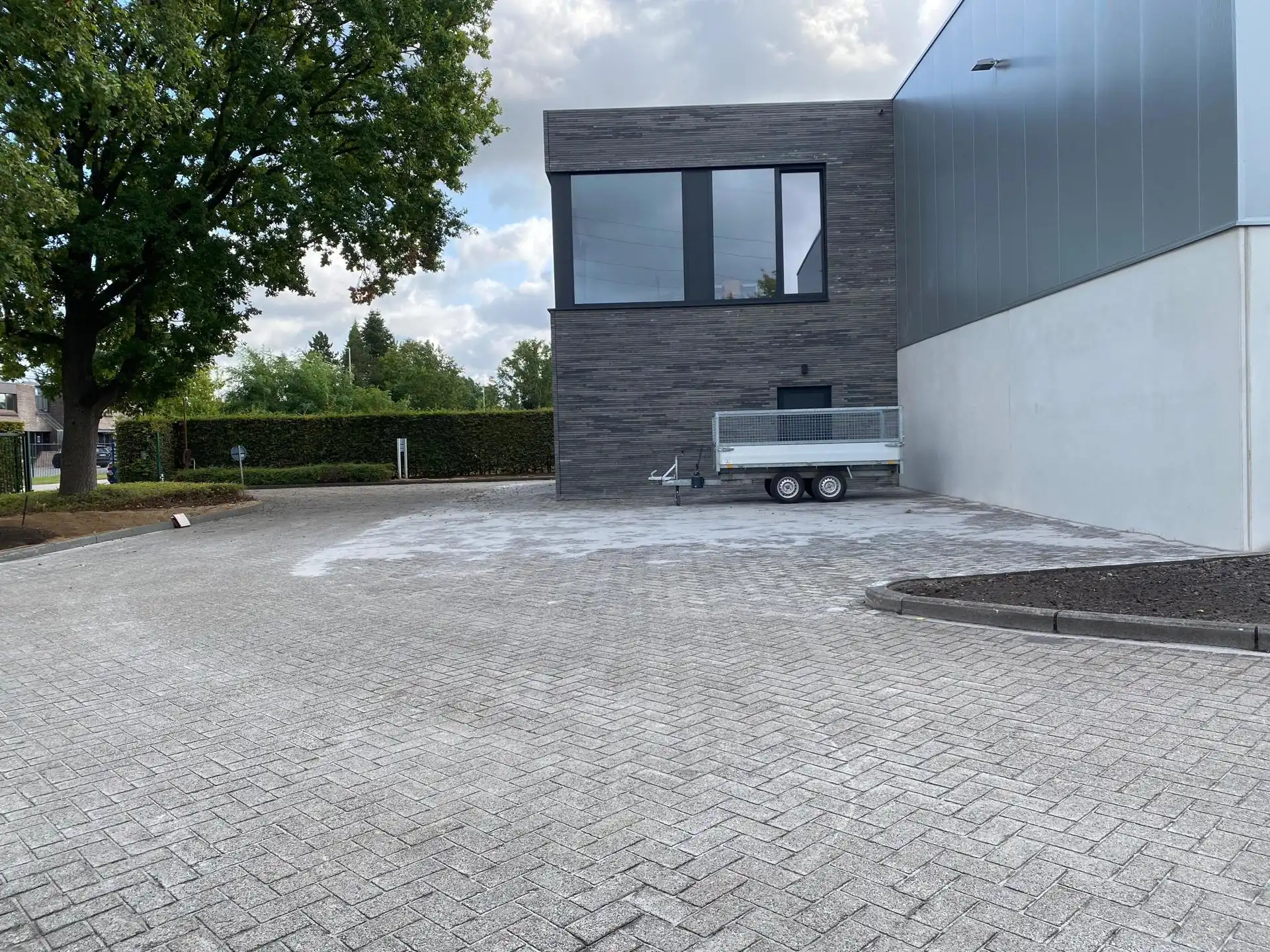 Nieuwbouw KMO-unit met 6 autostaanplaatsen te Beerse. foto 7