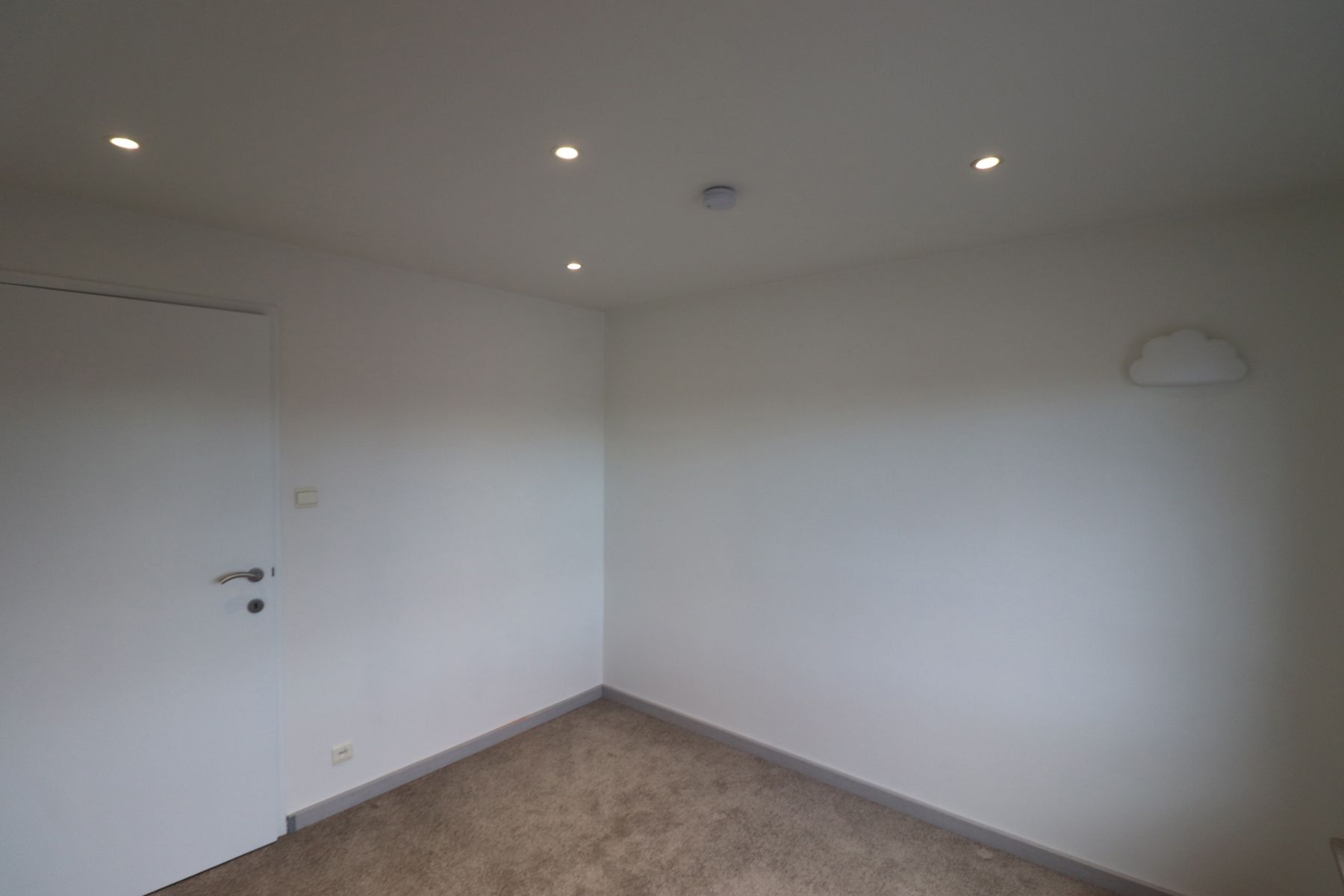 Een recent gerenoveerde woning met 3 slaapkamers, terras en garage. foto 16