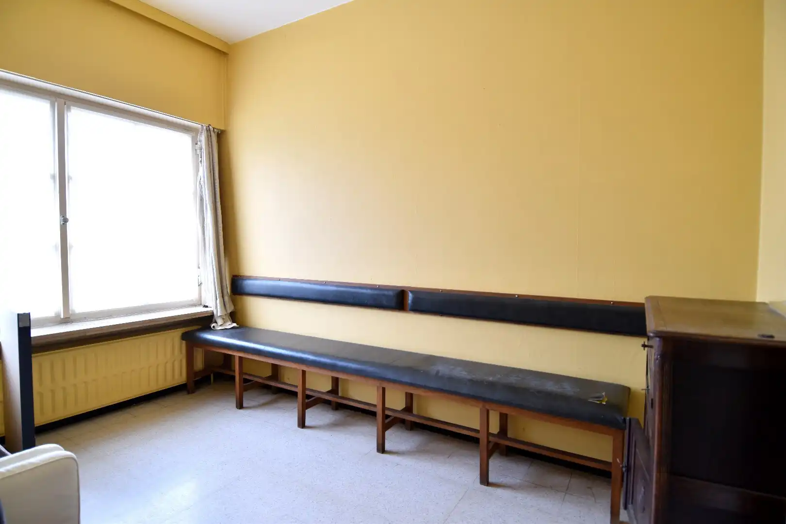 Te renoveren dokterswoning met 6 slaapkamers en praktijkruimte te koop in Wevelgem foto 9