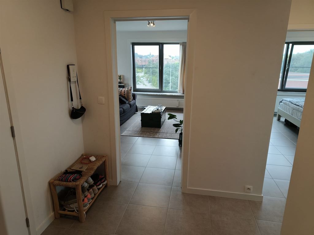 Goedgelegen en volledig vernieuwd appartement foto 13