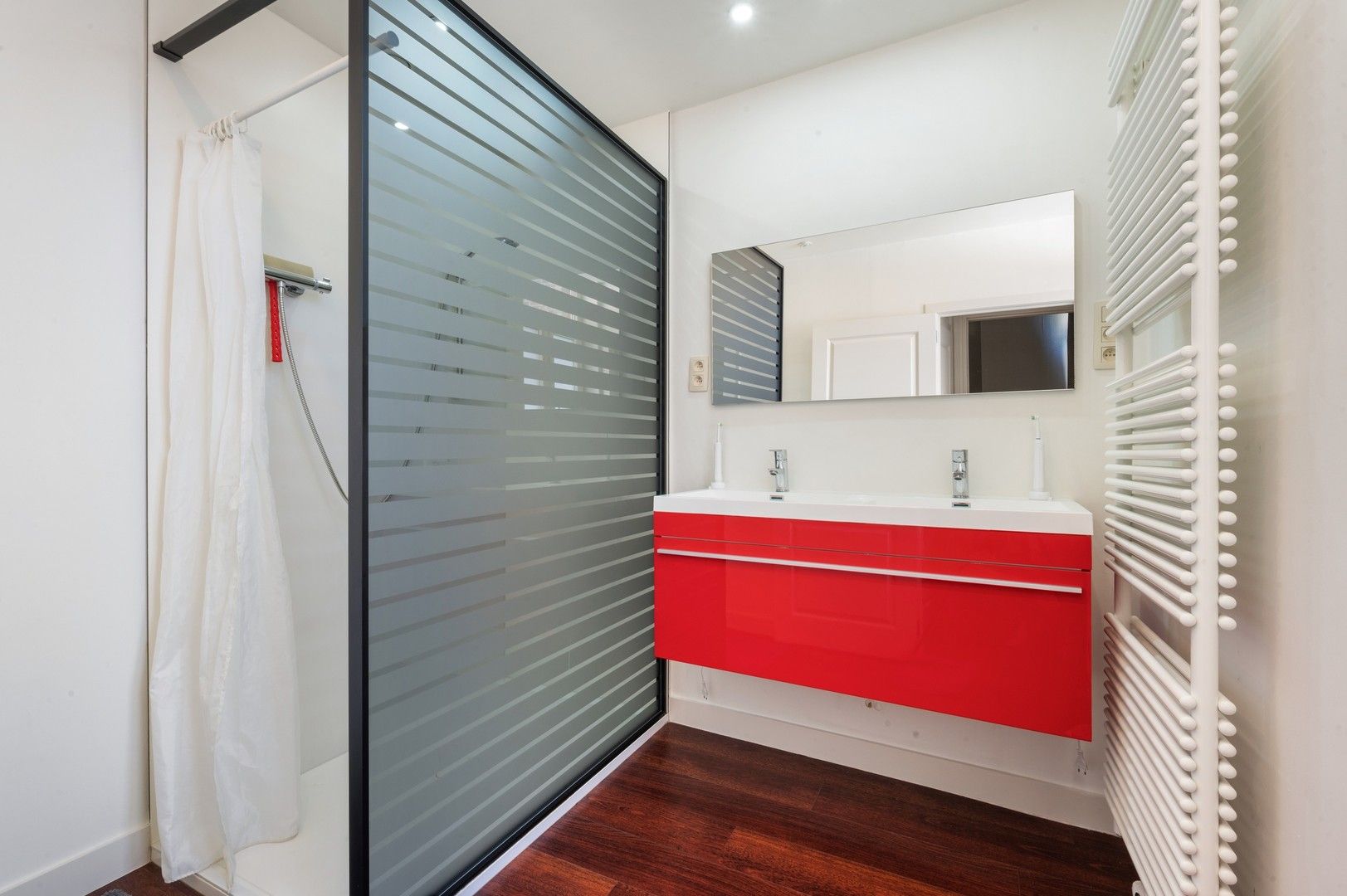 Centraal gelegen energiezuinige gezinswoning met 3 kamers op unieke ligging in het hart van Ieper foto 13