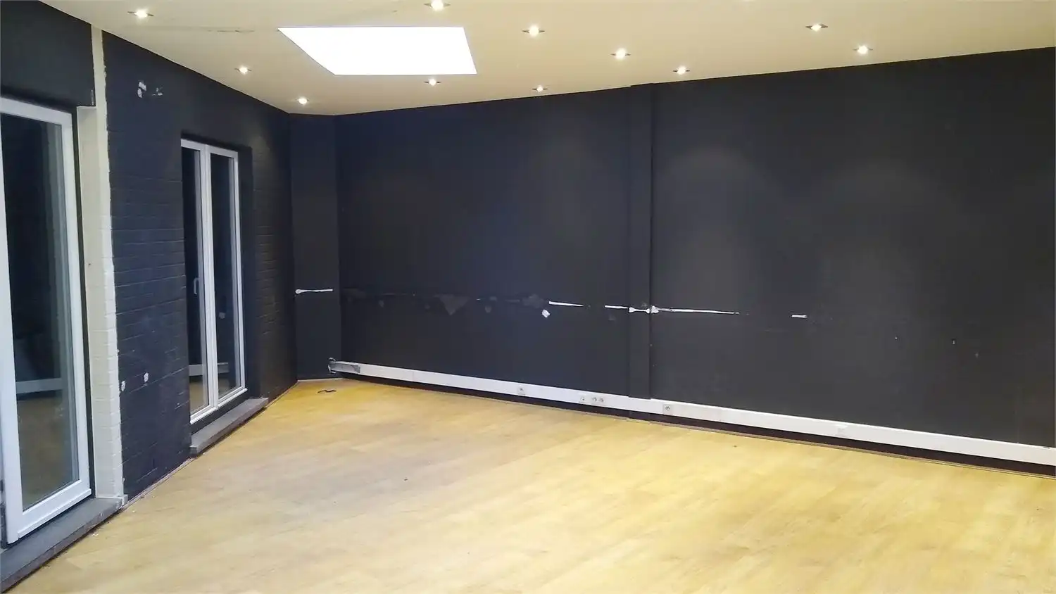 TOP GELEGEN HANDELSGELIJKVLOERS foto 5