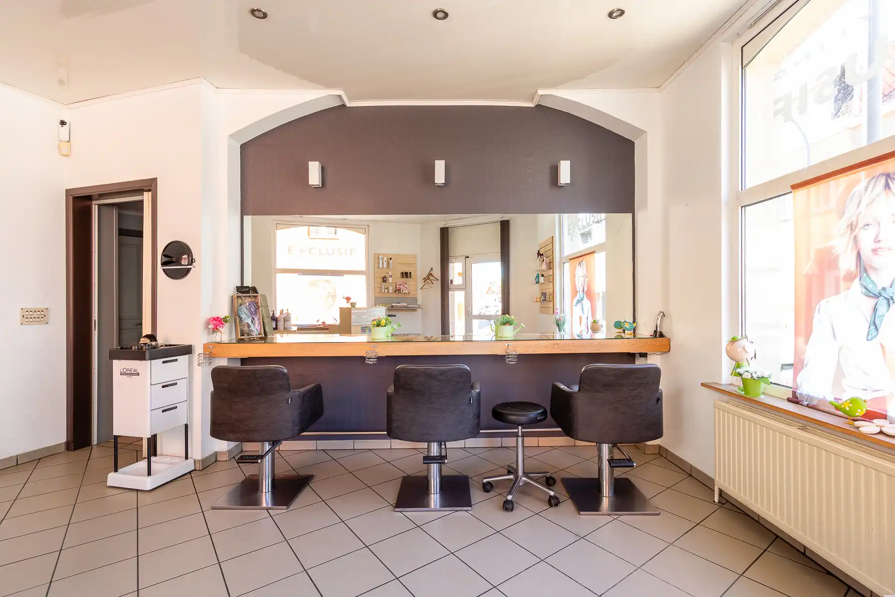 Veelzijdige woning met handelsruimte en garage foto 8