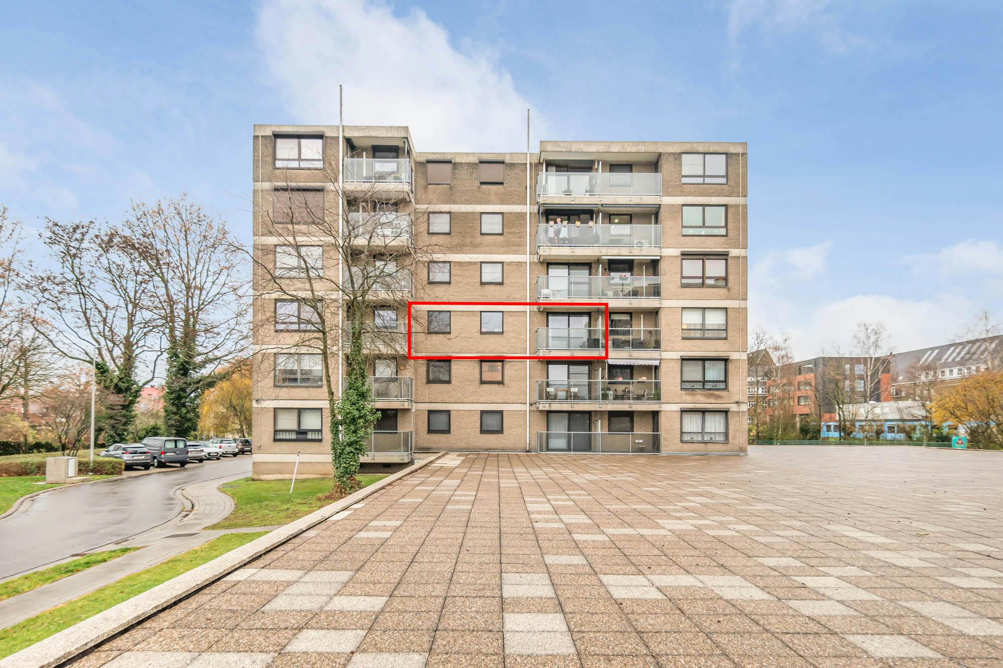 Gezellig appartement met 2 slaapkamers en autostandplaats in Hasselt foto {{pictureIndex}}