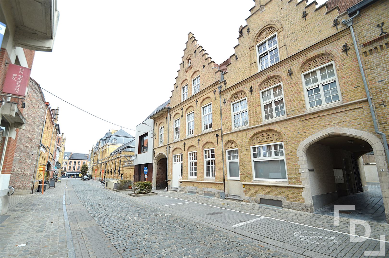 Ruim duplex appartement met garage te huur op toplocatie in Ieper foto 20