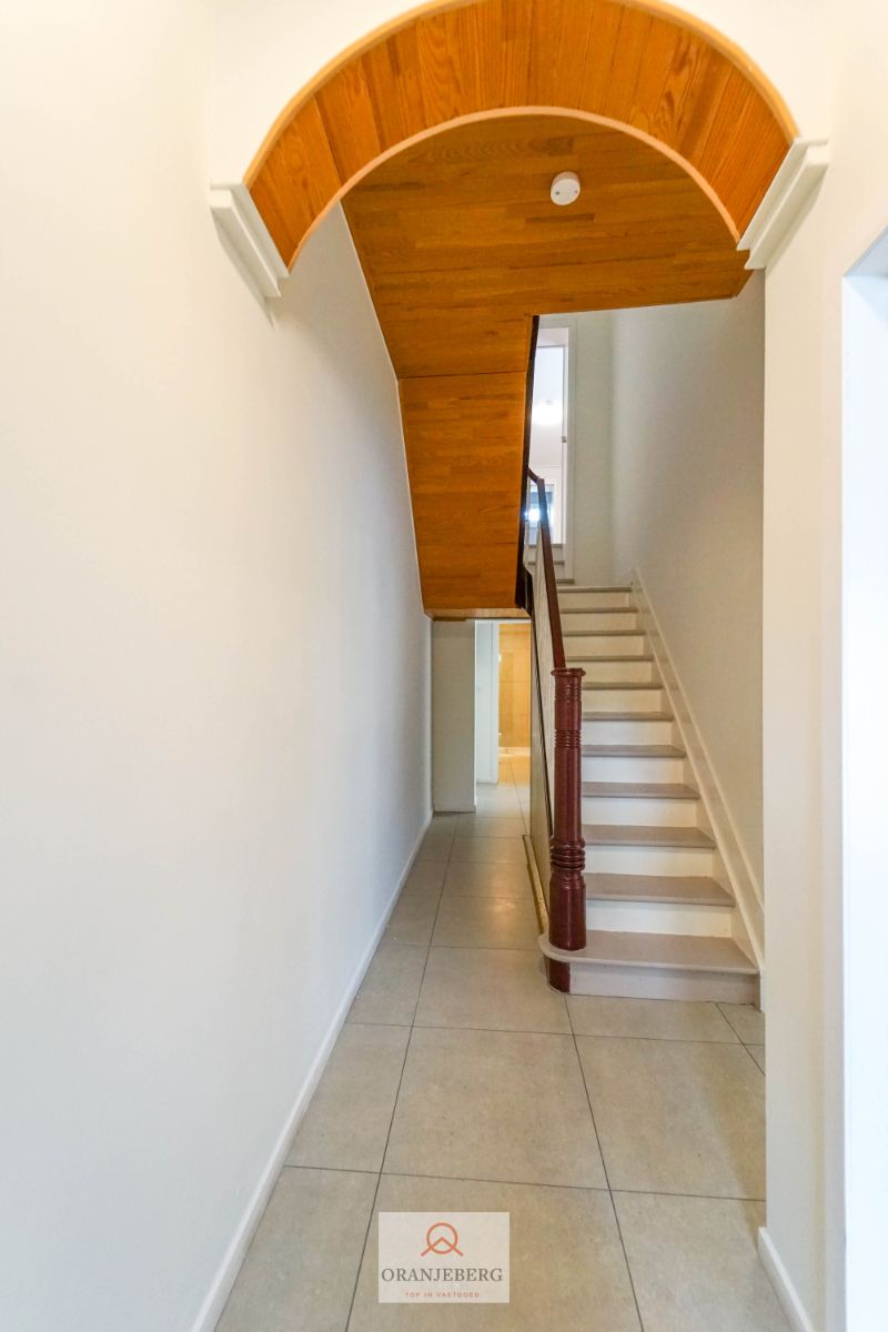 Goed bereikbare rijwoning nabij UZ met 6 slaapkamers te huur foto 9
