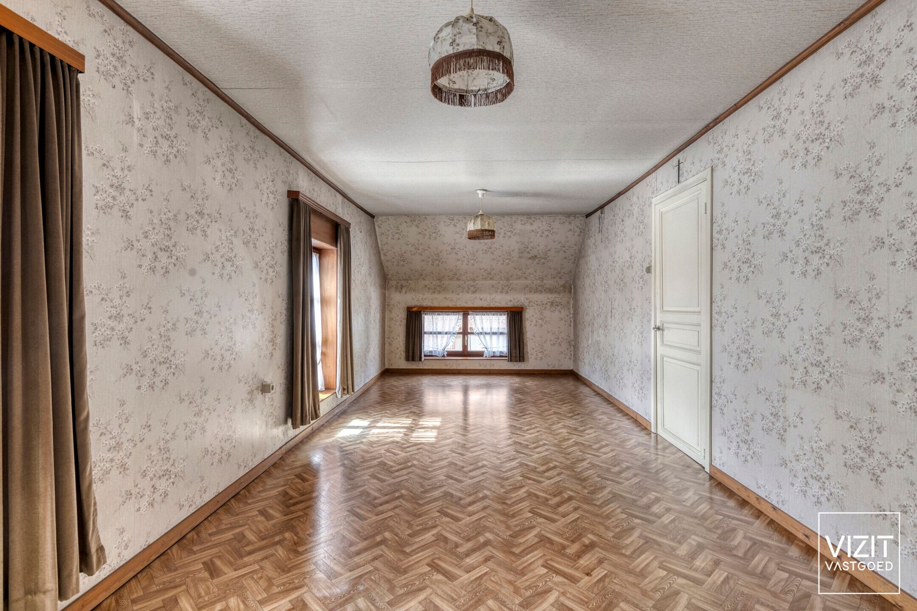 Ruim te renoveren woonhuis met bijgebouwen foto 6