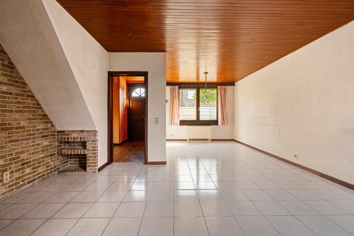 Te renoveren, vrijstaande woning met 2 slpk., oprit en diepe tuin foto 5