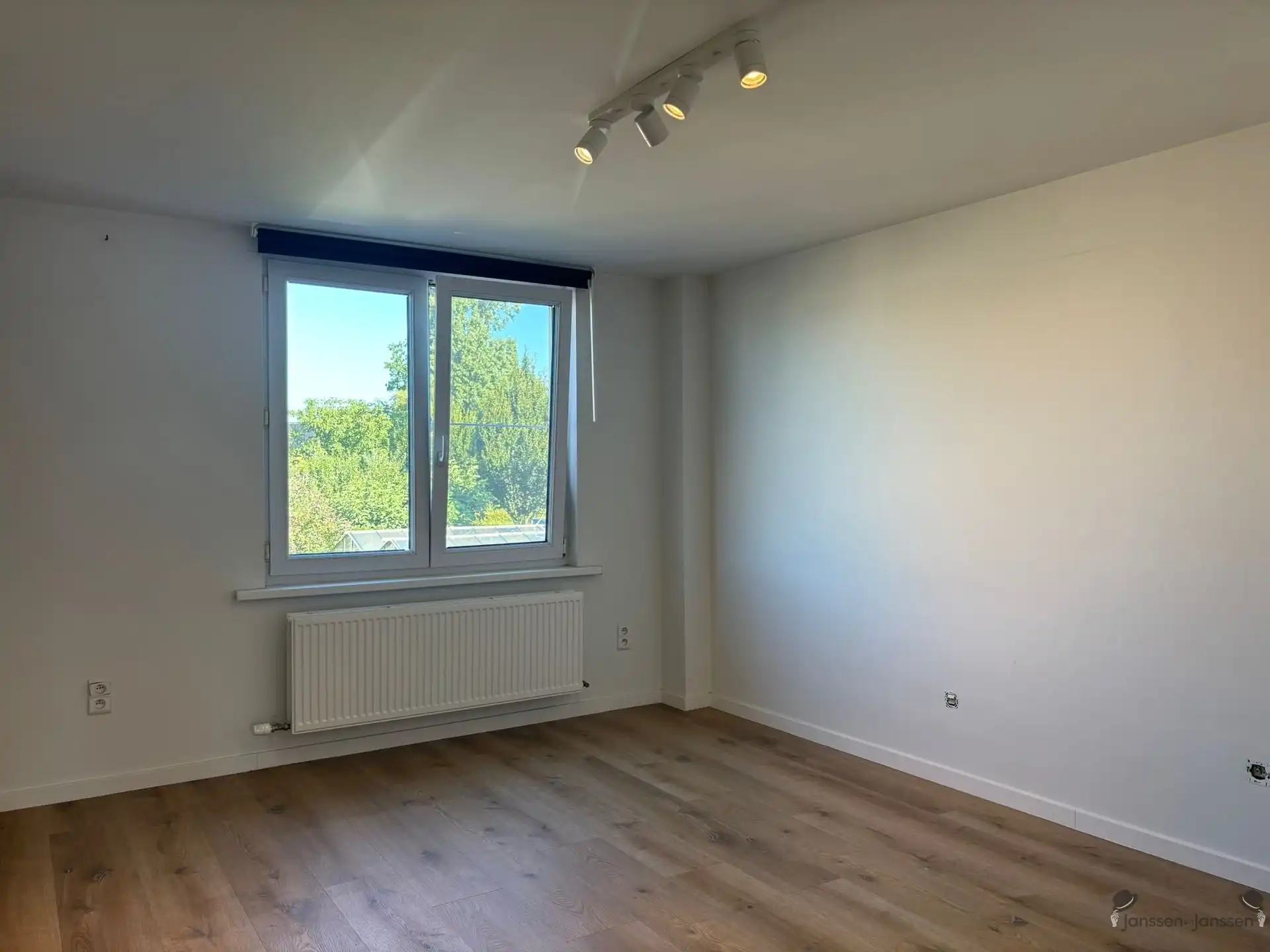 Ruim en volledig vernieuwd appartement met grote leefruimte in Sint-Lenaarts foto 13