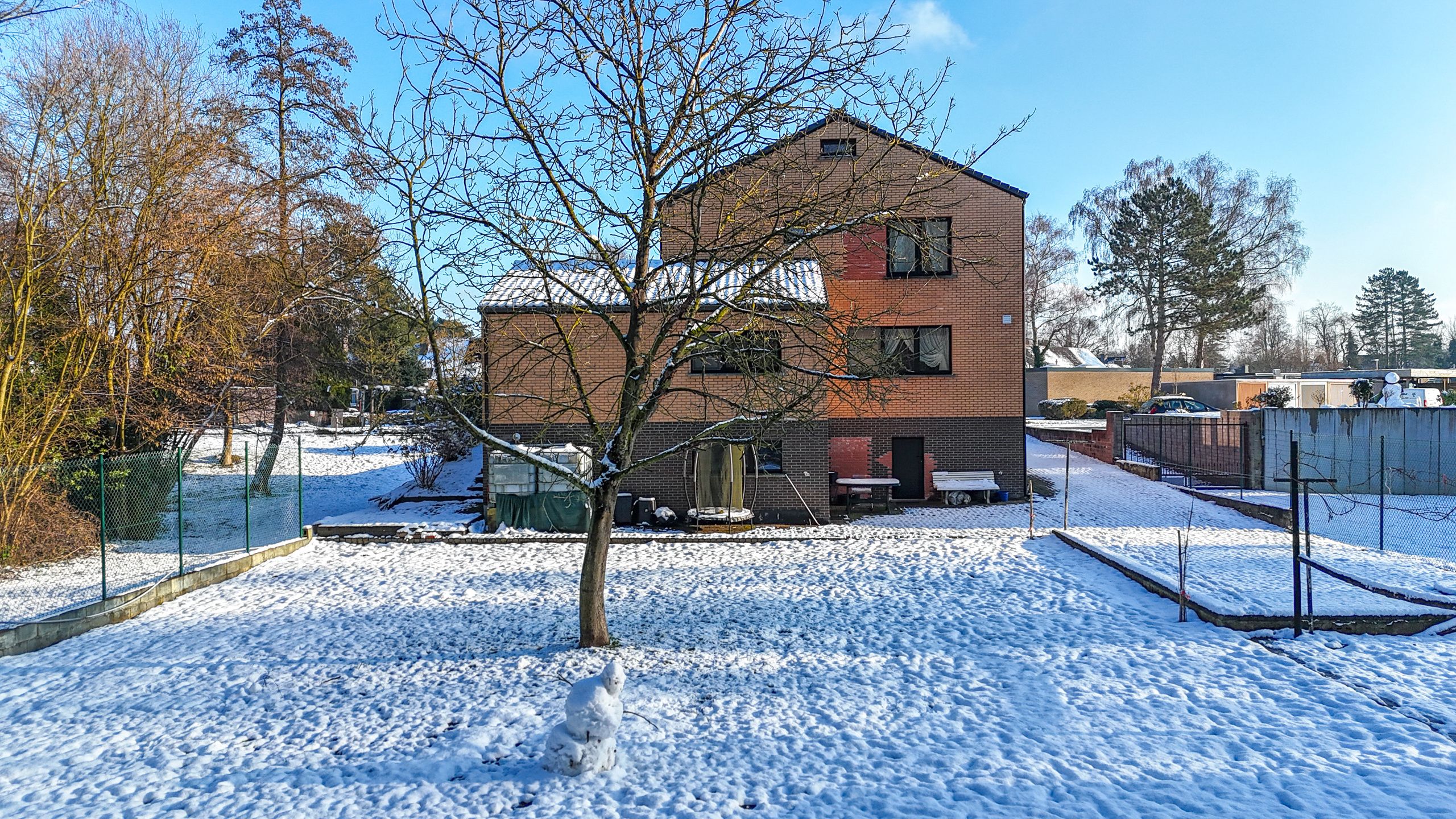 Instapklare halfopen bebouwing op topligging dicht aan natuurzone! foto 9