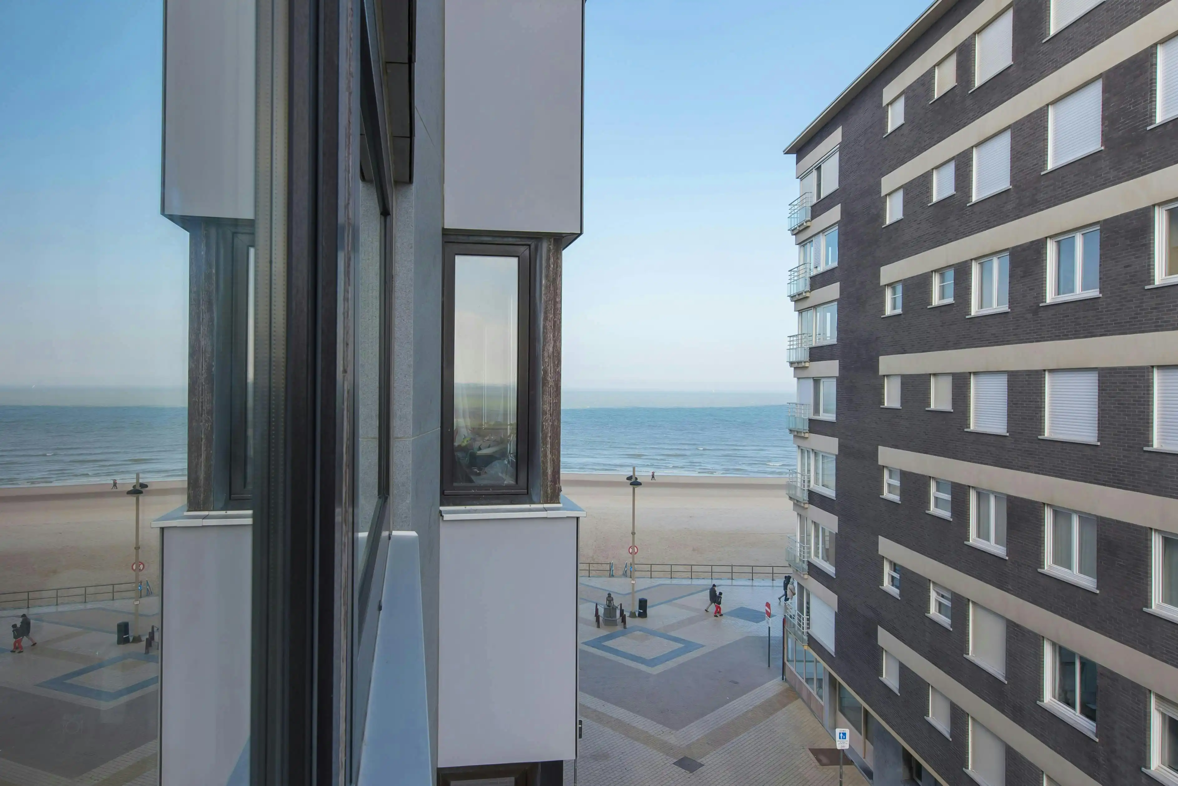 Ruime studio met prachtig zijdelings zeezicht te Middelkerke foto 14