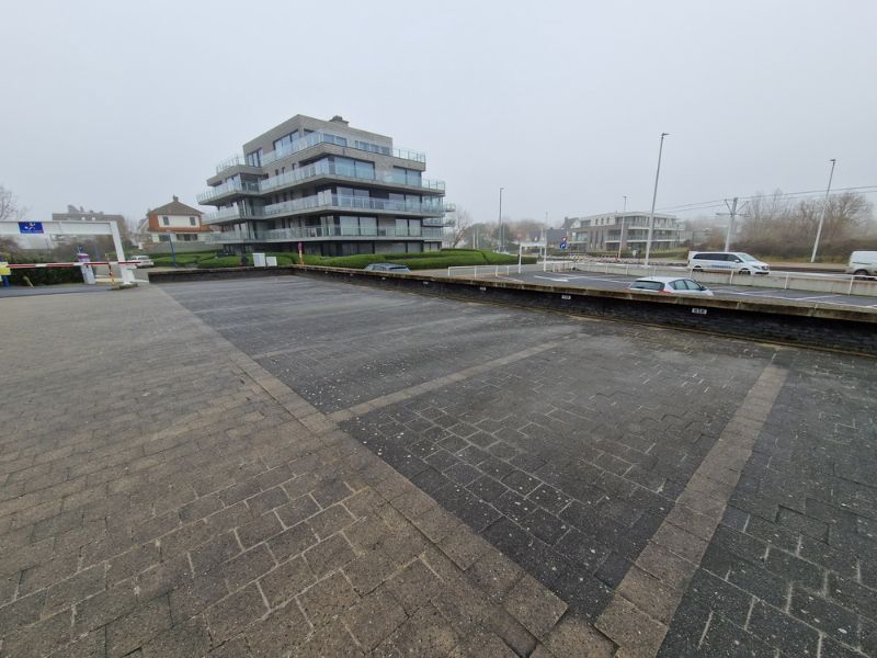 Ruim appartement met frontaal zeezicht en privéparking – Oostduinkerke foto 5