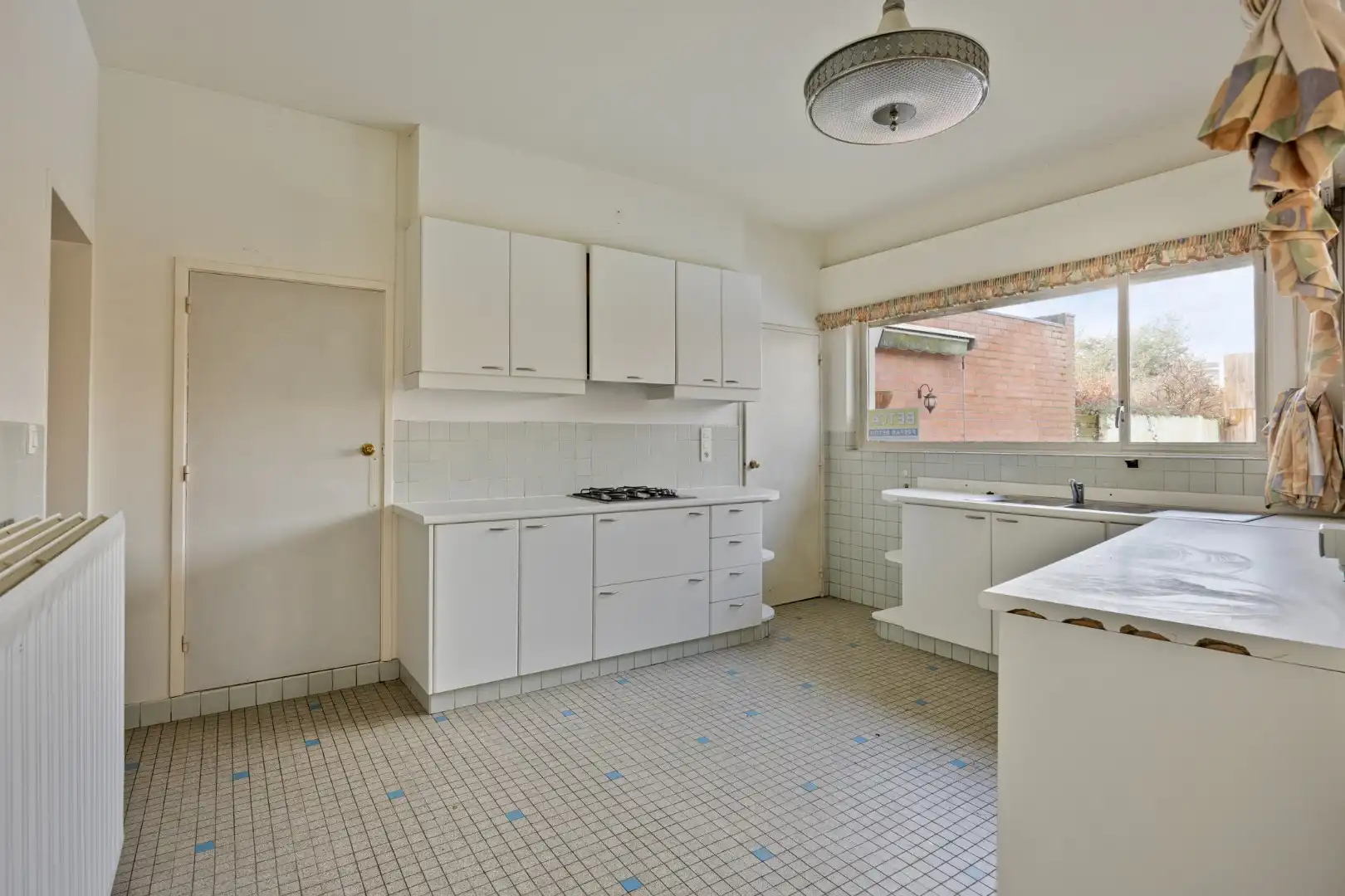 Ruime te renoveren gezinswoning met 4 slpks in het centrum van Herentals ! foto 10