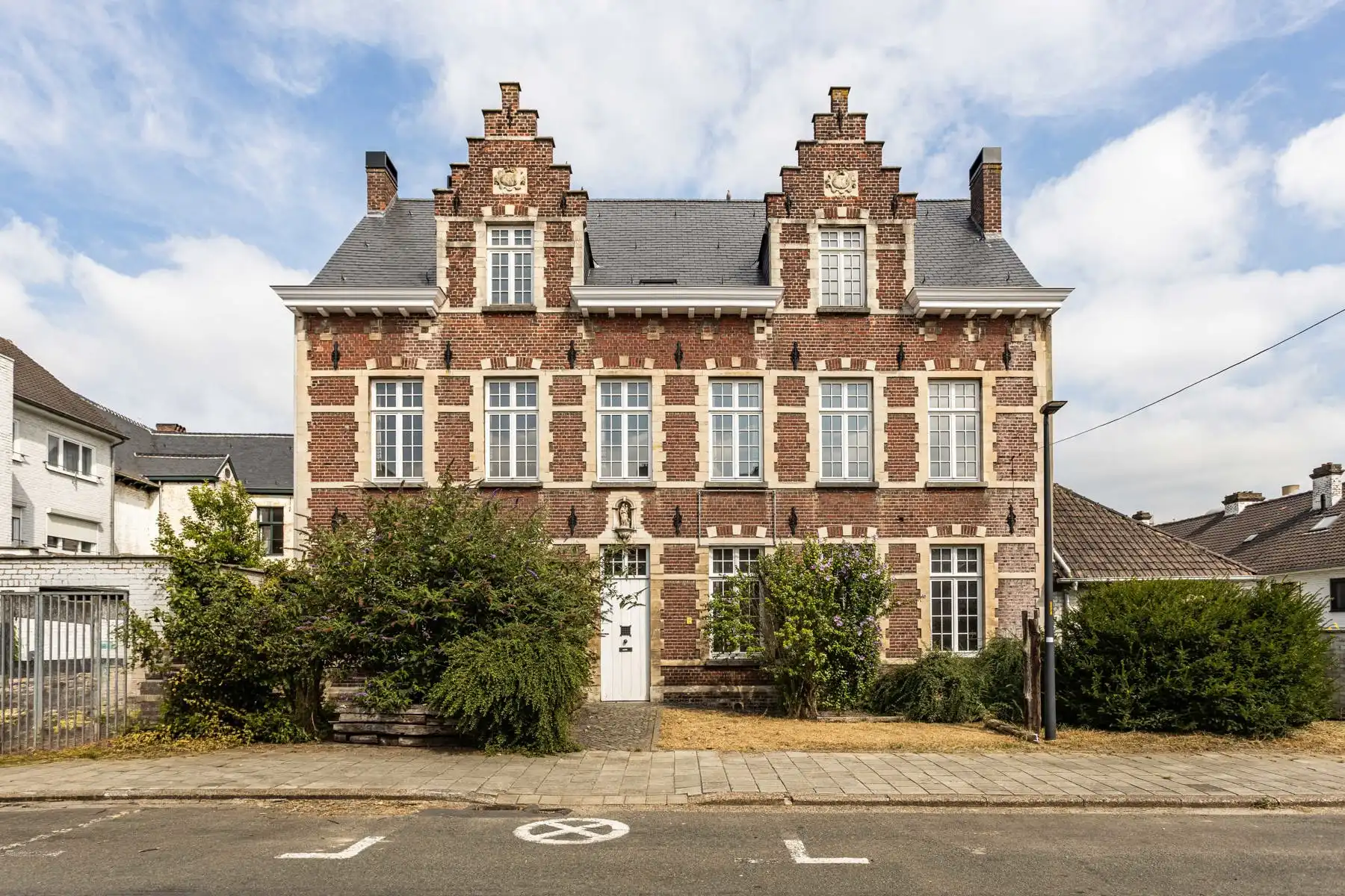 Hoofdfoto van de publicatie: Karaktervol historisch herenhuis met stadstuin op het Begijnhof van Aalst