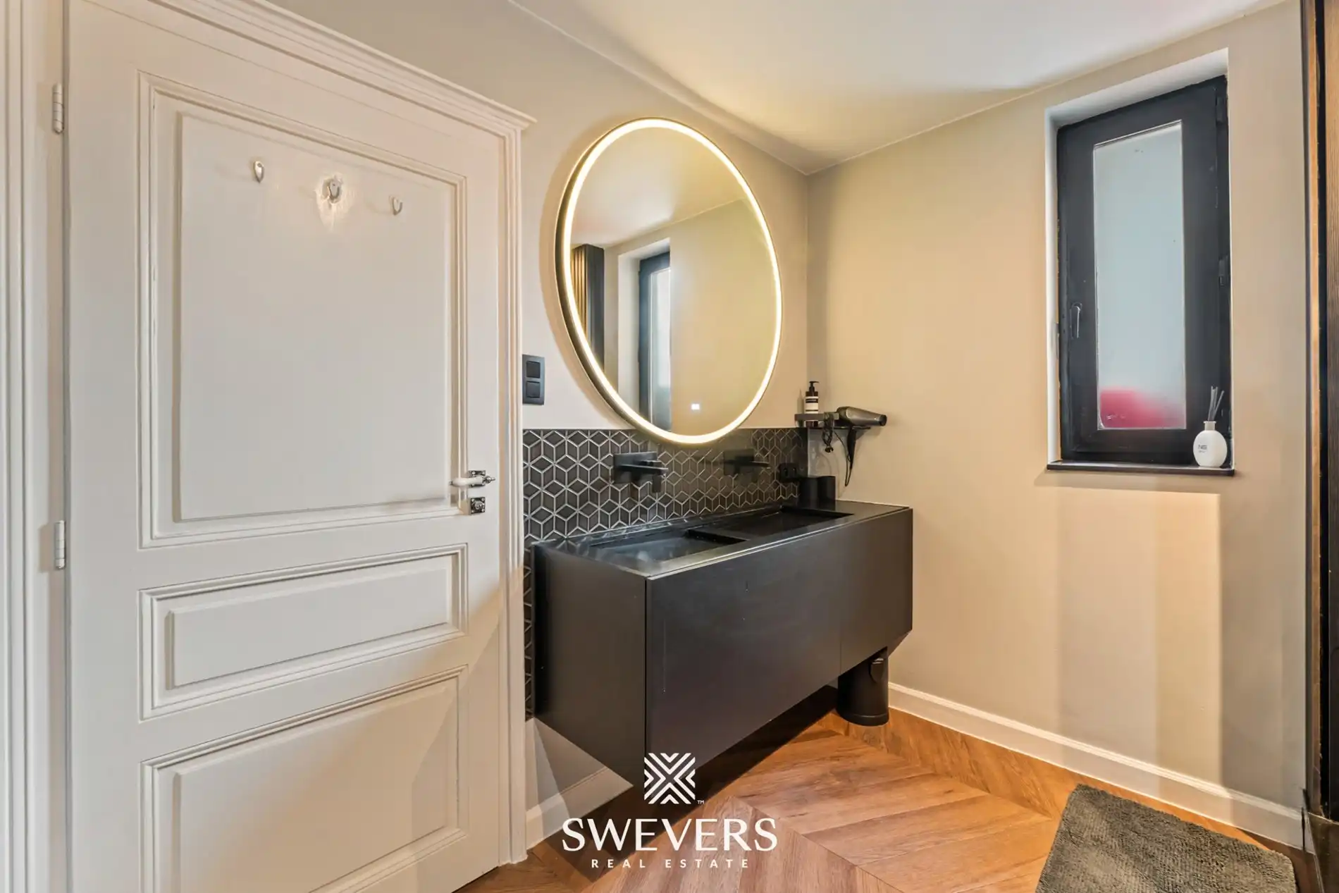 Exclusief gerenoveerde stadswoning met garage en drie terrassen in hartje Hasselt foto 23