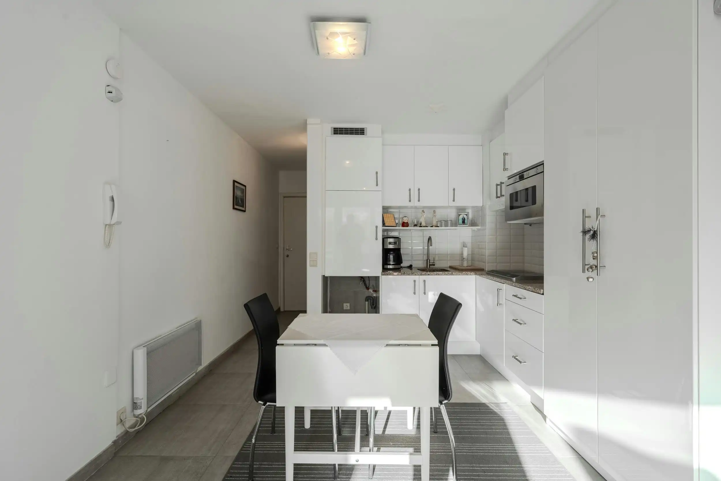 Zonnige studio te koop in het centrum van Middelkerke foto 6