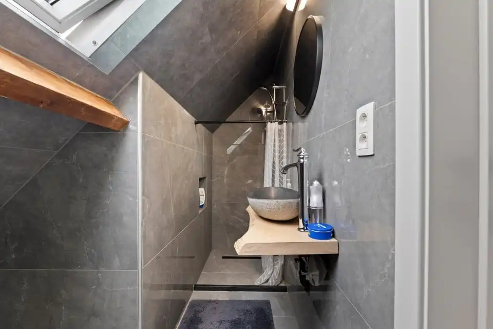 RUIME, GERENOVEERDE OPEN BEBOUWING MET 6 SLKS EN KNAPPE TUIN IN ALKEN foto 29