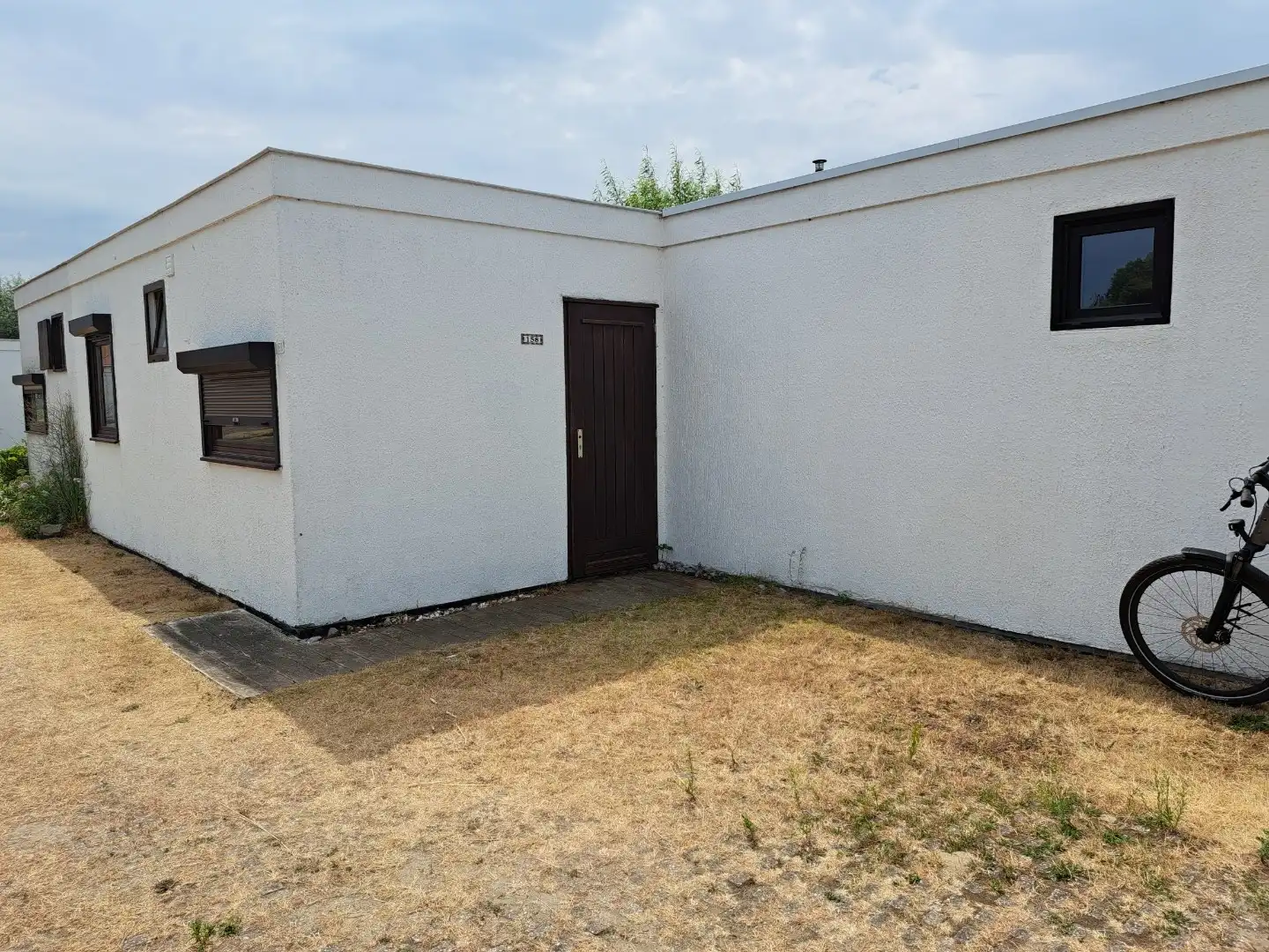 Moderne vakantiewoning met ruim zonnig terras. foto 3