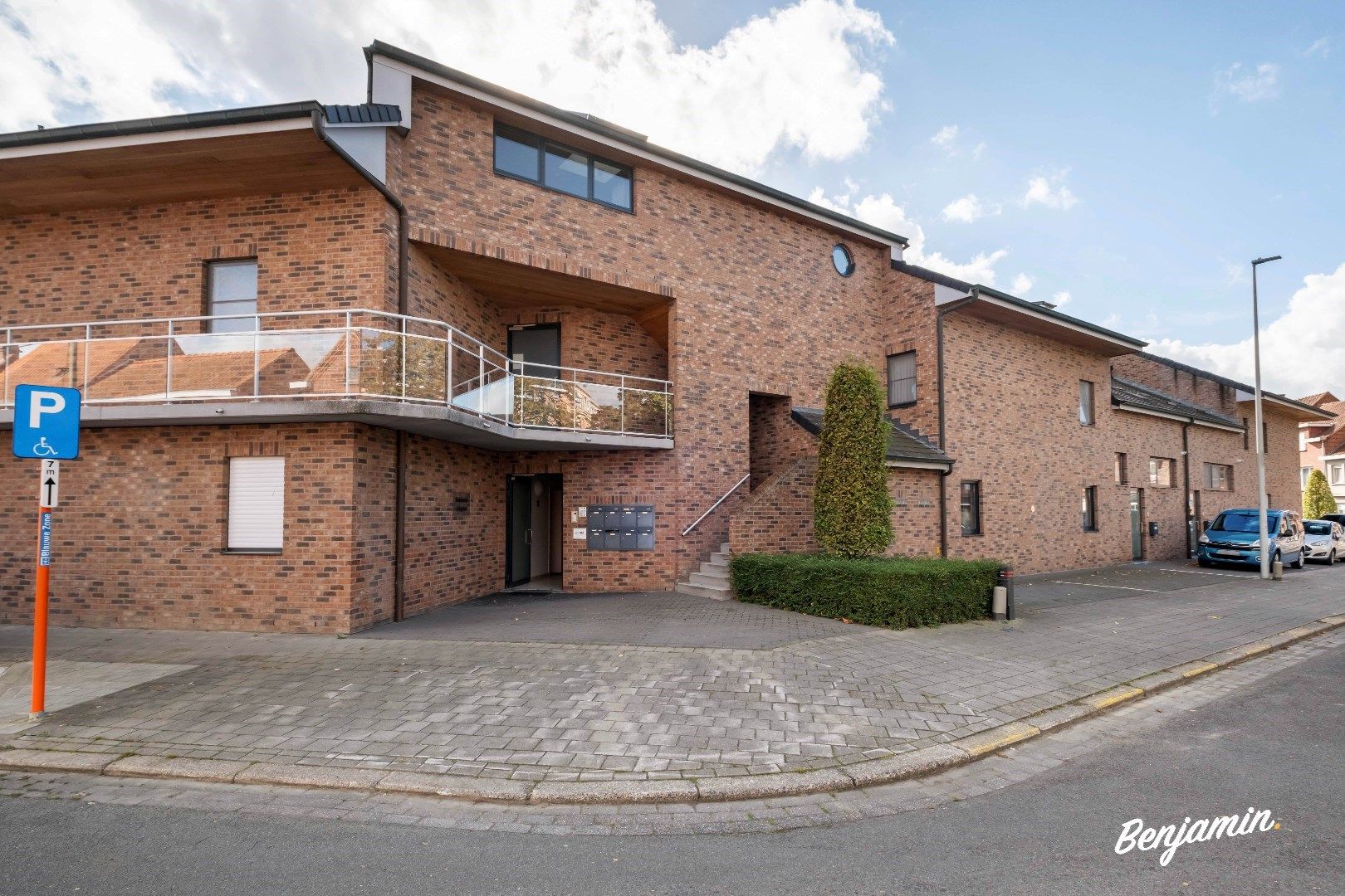 Ruim gelijkvloers appartement met garage en staanplaats in Roeselare foto 17