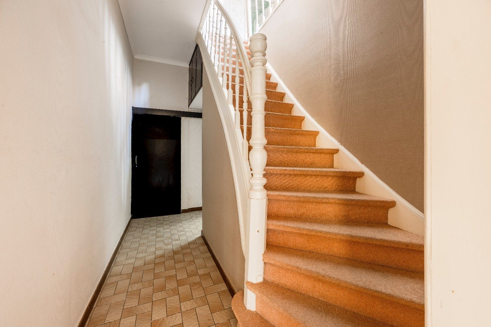 Te renoveren woning met garage en tuin  foto 10