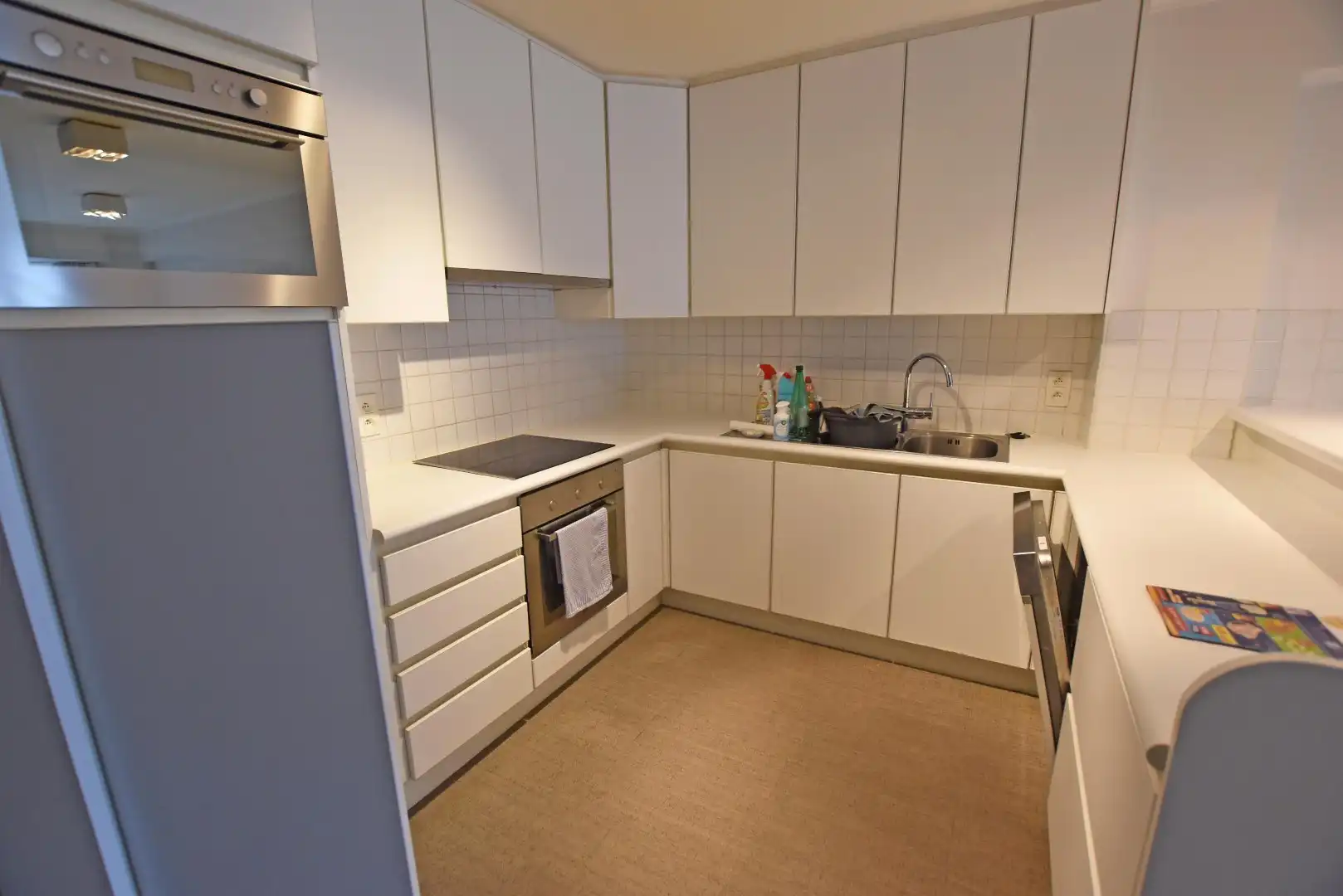 Ongemeubeld appartement met 2 slaapkamers op de Lippenslaan foto 3