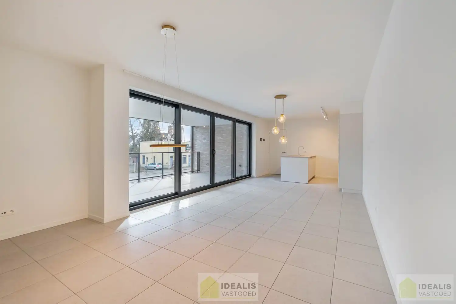 PRACHTIG INSTAPKLAAR NIEUWBOUWAPPARTEMENT MET AUTOSTAANPLAATS EN KELDERBERGING MIDDEN IN HARTJE LOMMEL, EEN AANGENAME LEEFRUIMTE MET OPEN KEUKEN EN AANSLUITEND AAN TERRAS, BERGRUIMTE, 2 SLAAPKAMERS EN RUIME BADKAMER. foto 2