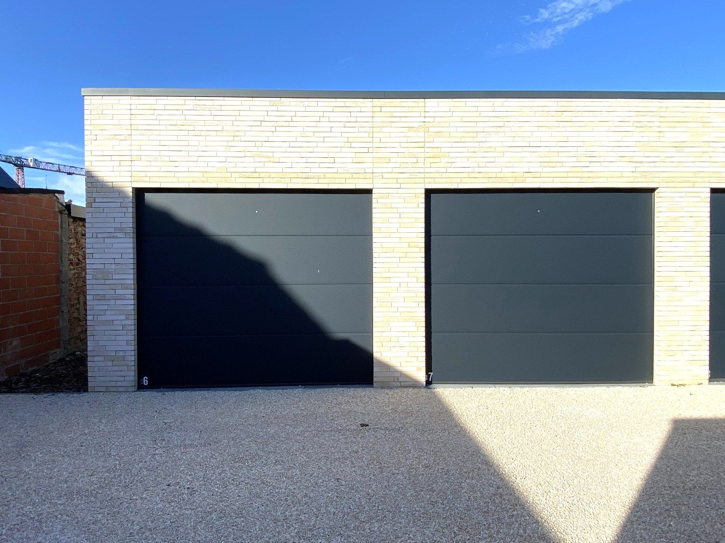 GARAGEBOXEN (G6 & G7) GELEGEN IN DORPSKERN VAN MEULEBEKE!  foto 2