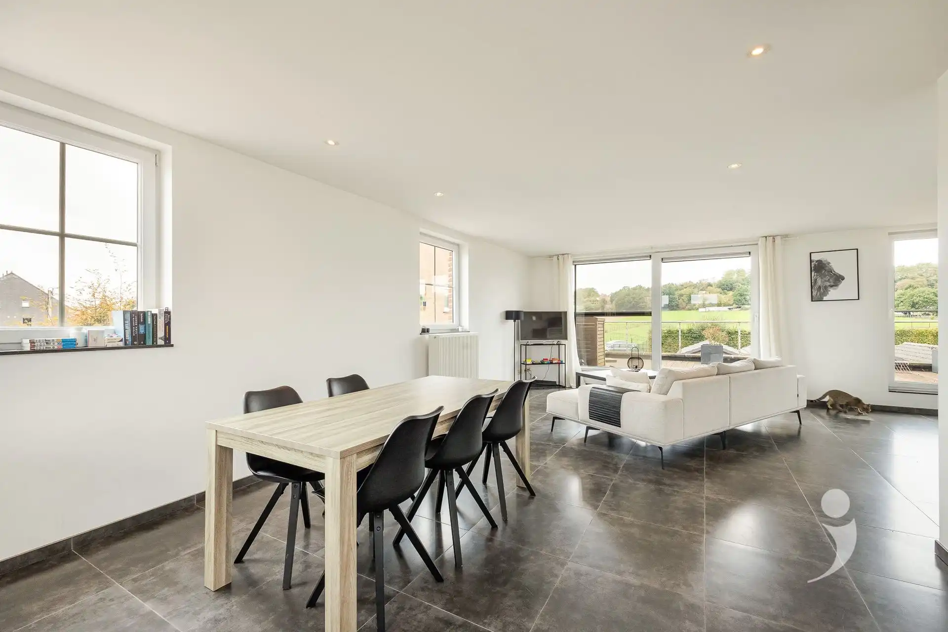 Bijzonder ruim appartement met prachtig vergezicht foto 11