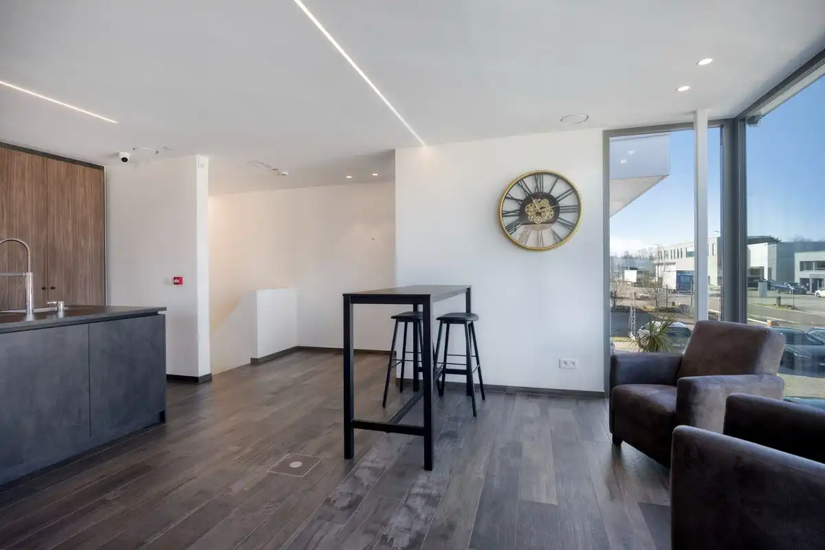 Grondig gerenoveerd KMO gebouw met magazijn en kantoorruimtes in Heverlee op een perceel van 11a19ca! – EPC -22,65 kWh/m² foto 20