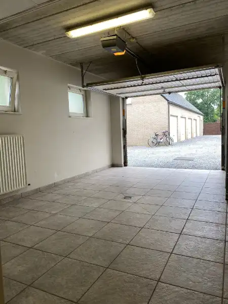 Gelijkvloers appartement met 2 slpks, terras en inpandige garage. foto 12