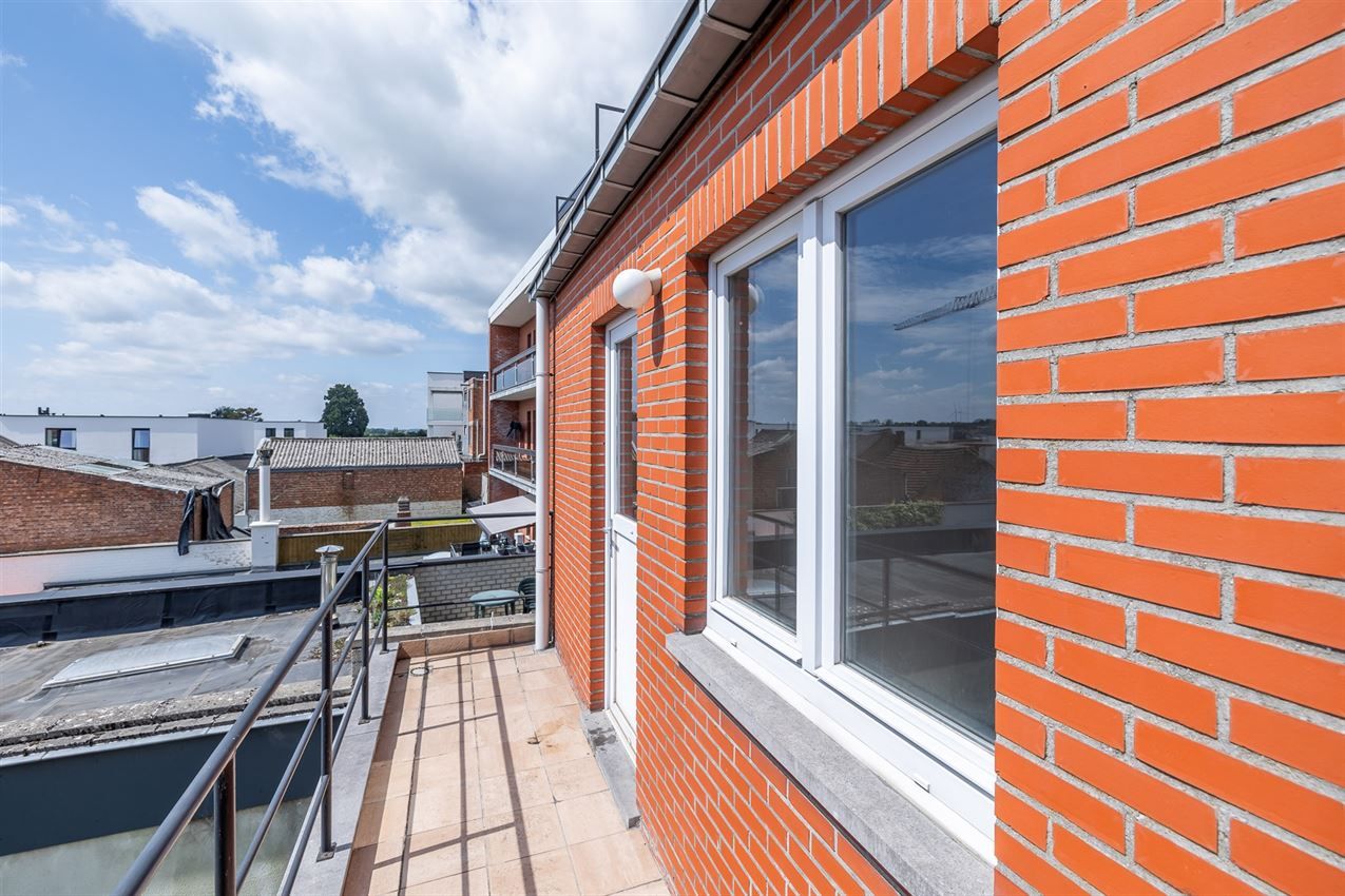 Verzorgd gebouw met handelszaak en 2 apt foto 31