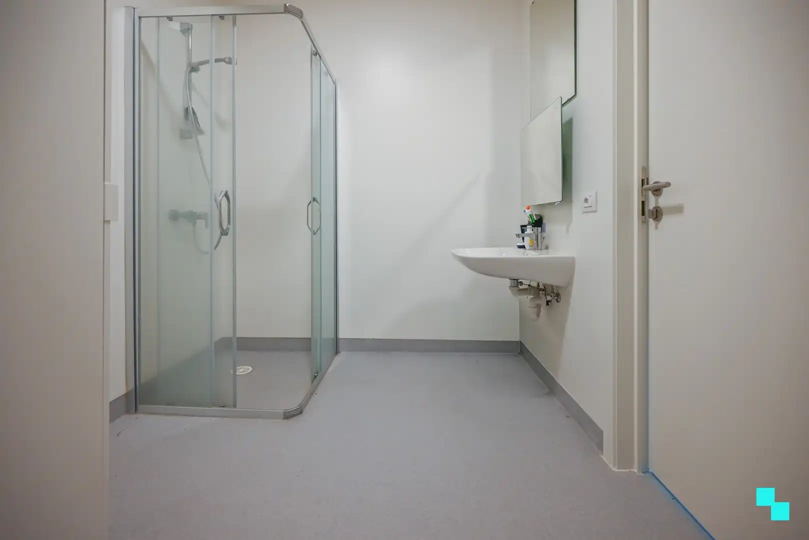 Studentenkamer met eigen sanitair in centrum Kortrijk foto 6