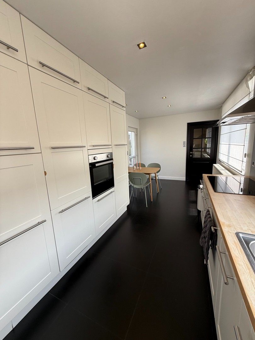Prachtig appartement met 3 slaapkamers, terras en autostaanplaats op wandelafstand van het centrum van Hasselt. foto 12