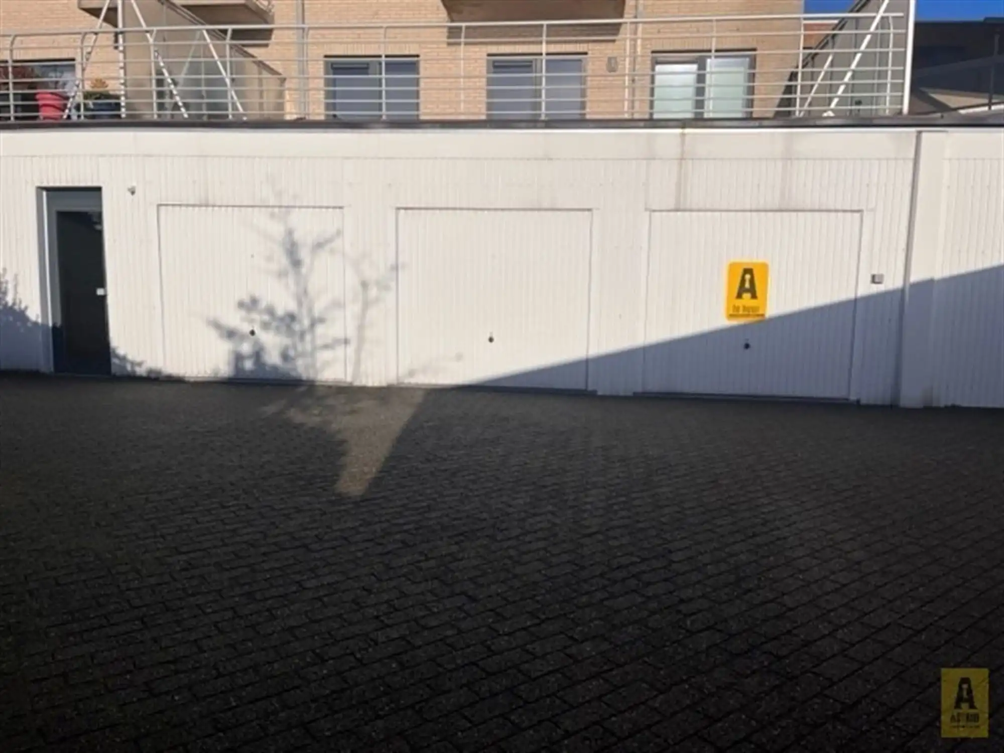 Gelijkvloerse dubbele garagebox in centrum Bredene-Duinen. foto 2