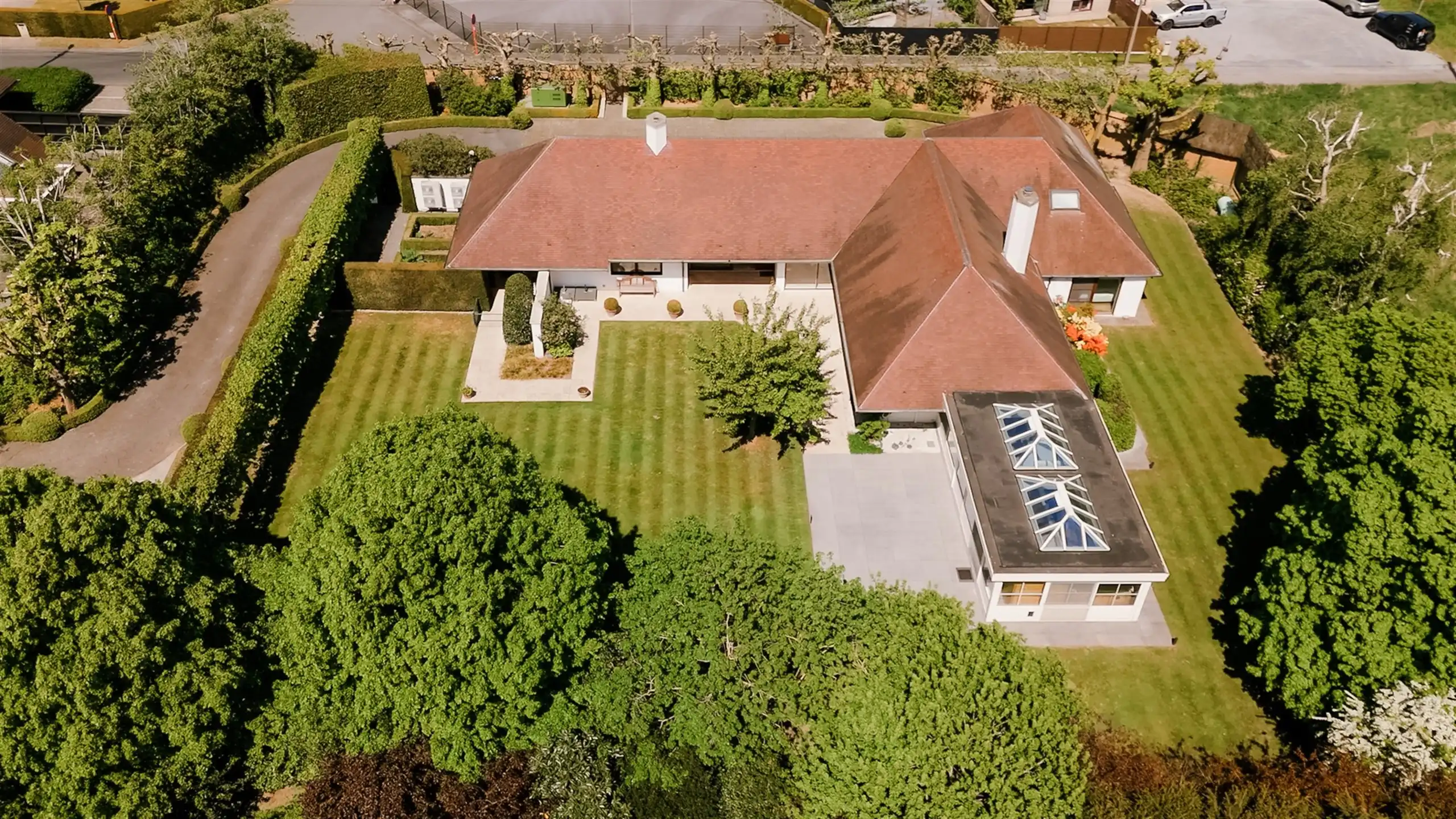 Indrukwekkend Vastgoed op 3.667 m² met dubbele garage foto 5