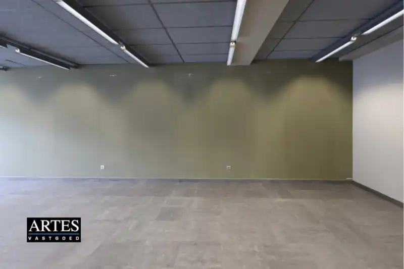 Handelspand van 122 m² in Genk-centrum, tegenover Shopping 1 foto 5