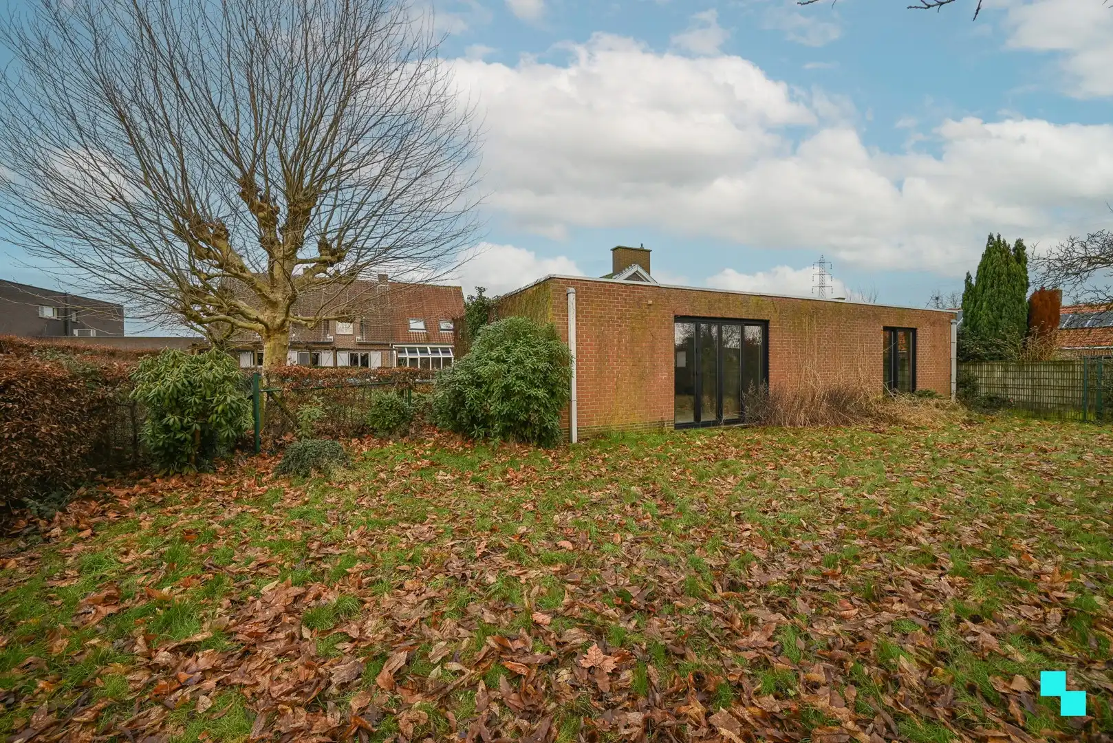 Uitzonderlijke eigendom bestaande uit een gezinswoning & afzonderlijk (kantoor)gebouw te Izegem foto 3