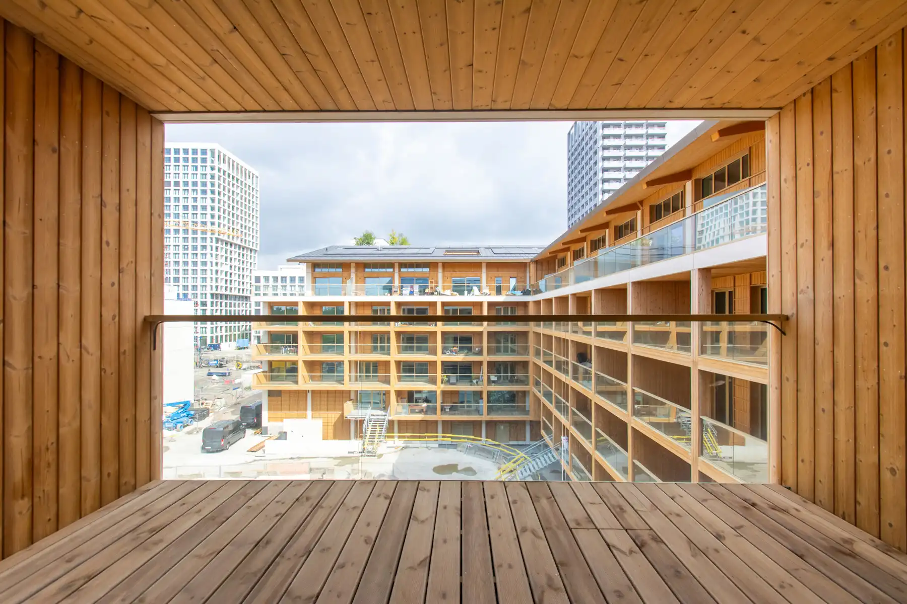 Gemeubelde studio met prachtig terrras foto 5