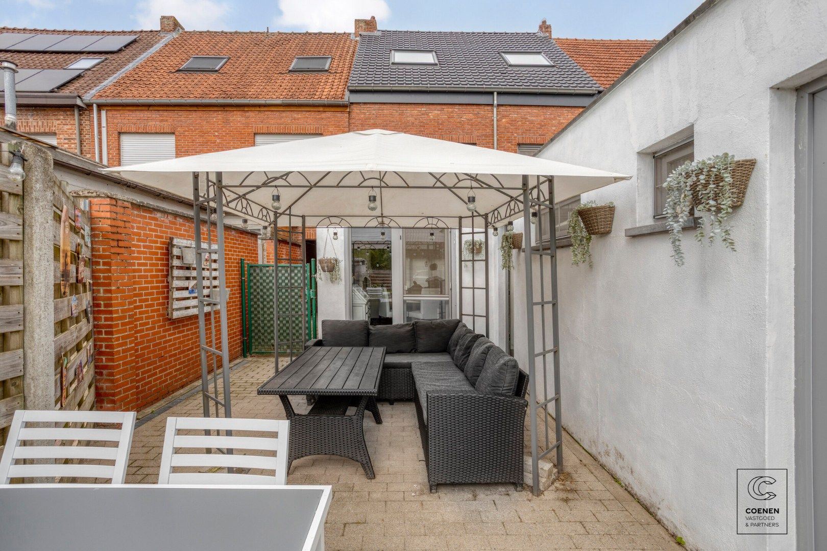 Zeer ruime en instapklare woning met een bew opp van 181 m², 4 ruime slpk's en zeer leuke, zonnige tuin met prachtig uitzicht! foto 23