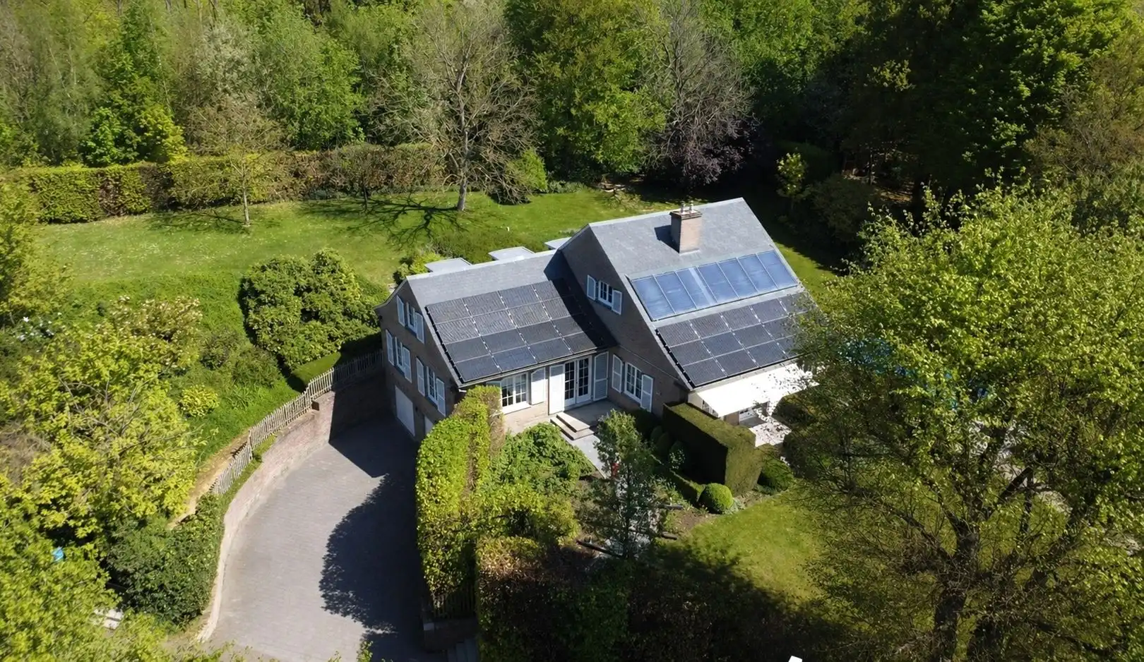 Tijdloze villa in het groen nabij de stad foto 30