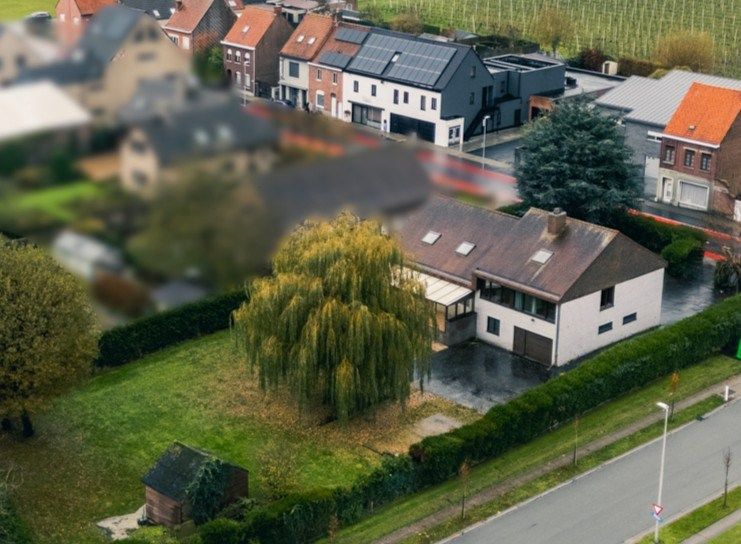 Grote woning op 1518 m² met 5 kamers & een grote garage foto {{pictureIndex}}