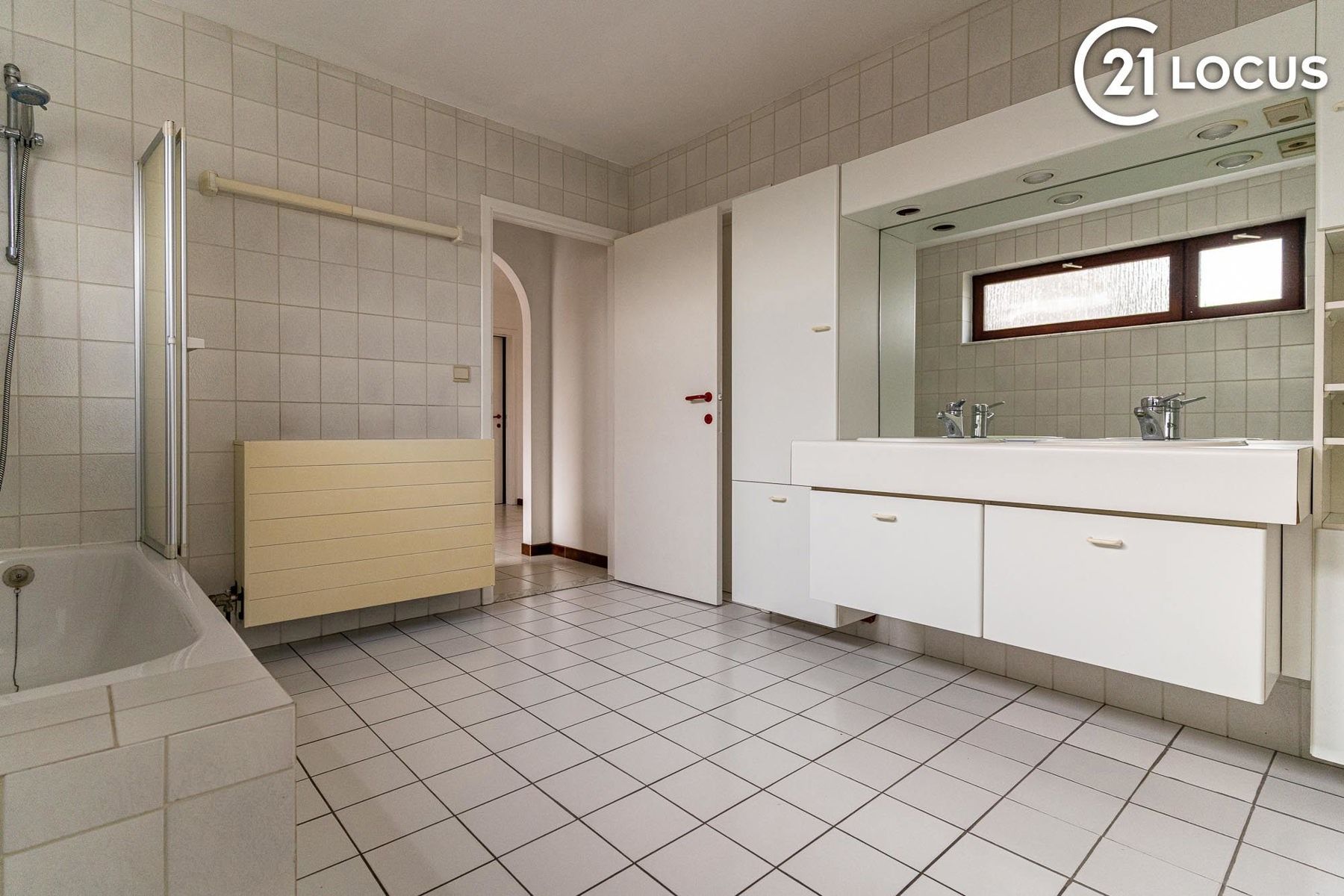 Ruime woning in rustige buurt te Zwijndrecht - 5 slaapkamers foto 11