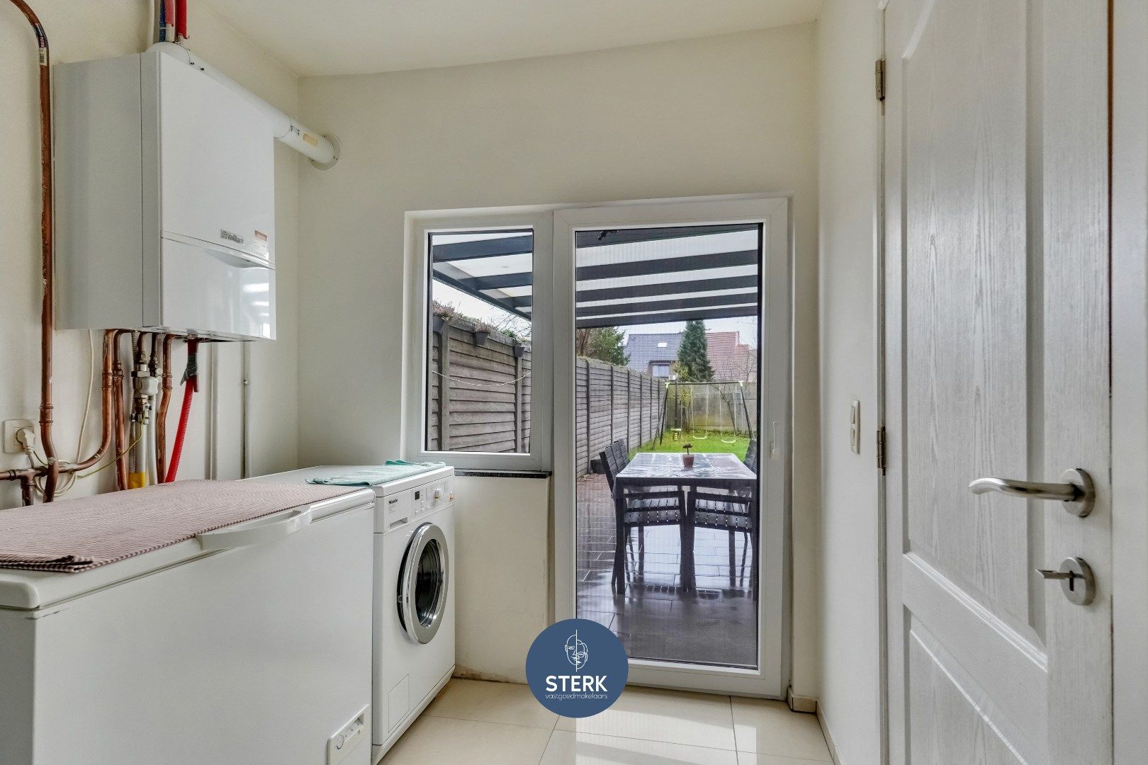 INSTAPKLARE GEZINSWONING MET 4 TOT 5 SLPKS NABIJ CENTRUM MAASMECHELEN !  foto 11