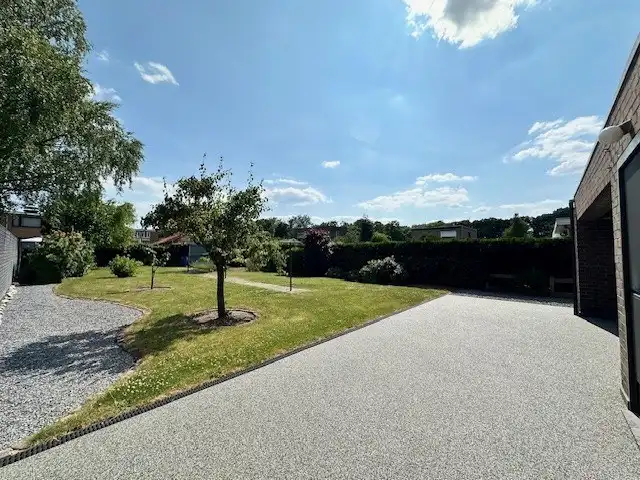 Halfopen woning met 3 slaapkamers, tuin en garage te Neeroeteren.  foto 13