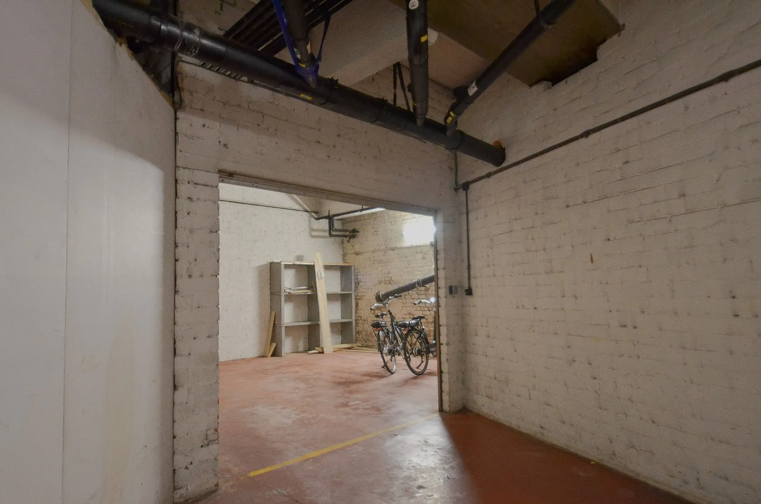 Ruime garagebox gelegen in de Elizabethlaan foto 5