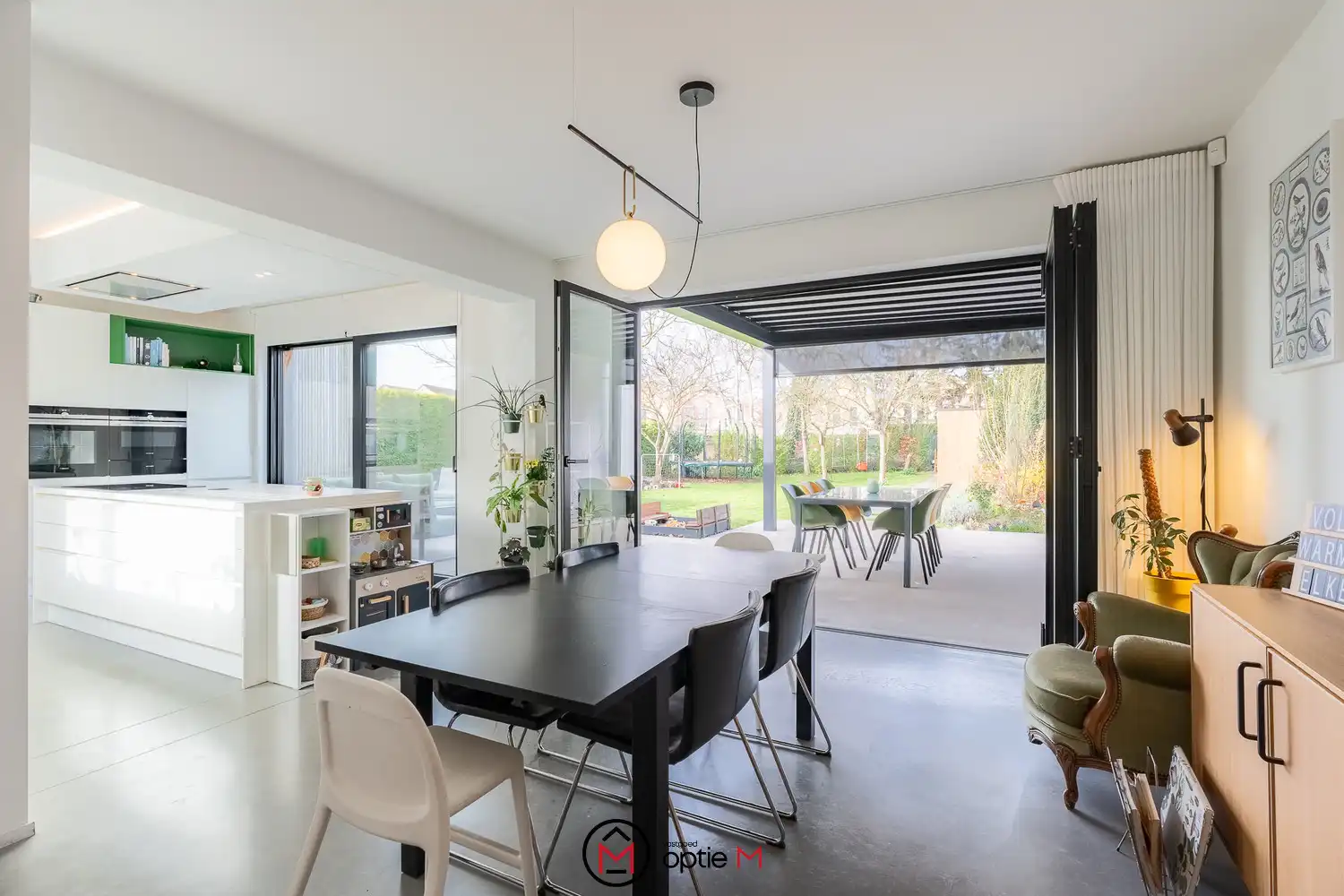 Moderne, energiezuinige woning met patio, zonnepanelen en hoogwaardige afwerking foto 11