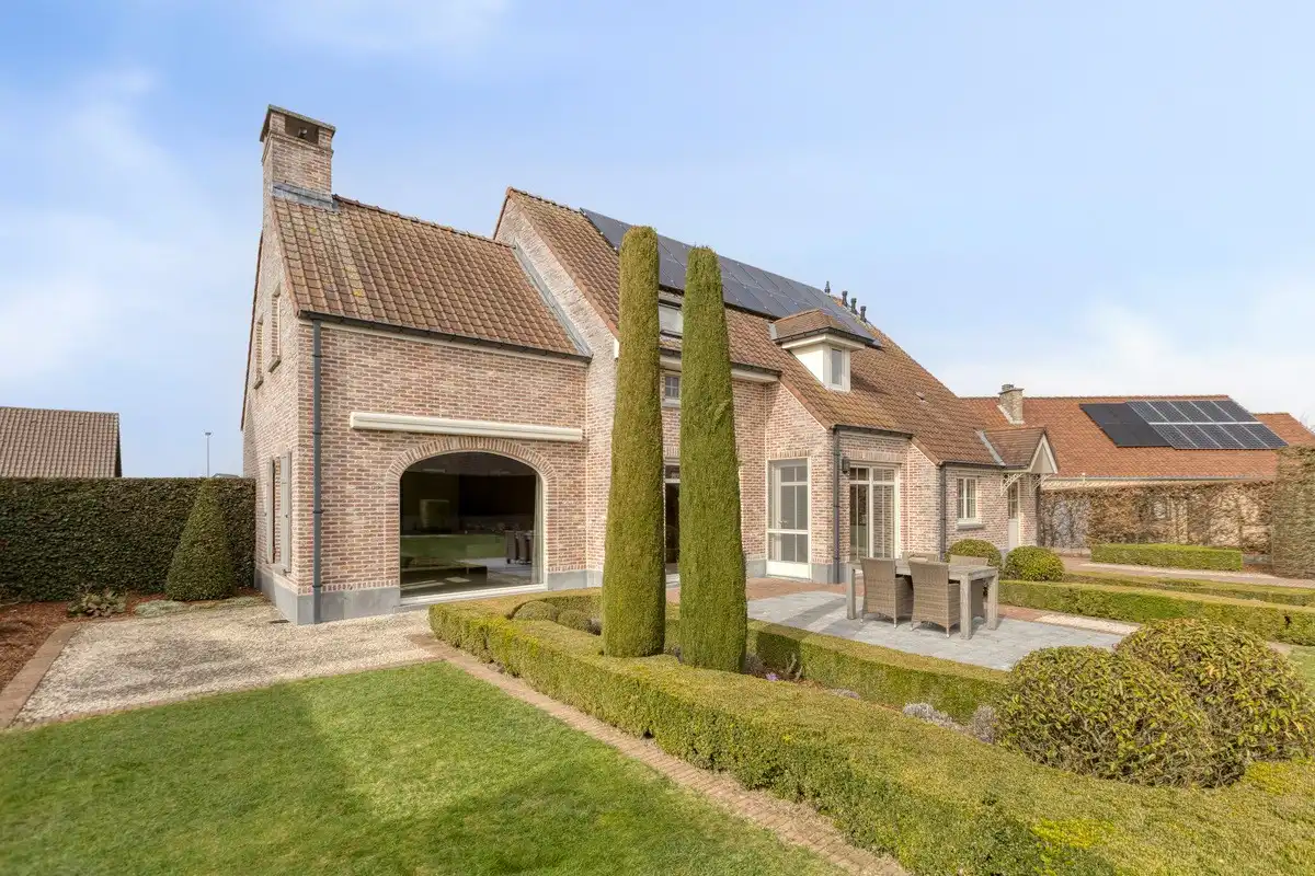 Ruime villa met prachtig aangelegde tuin in een rustige omgeving foto 27